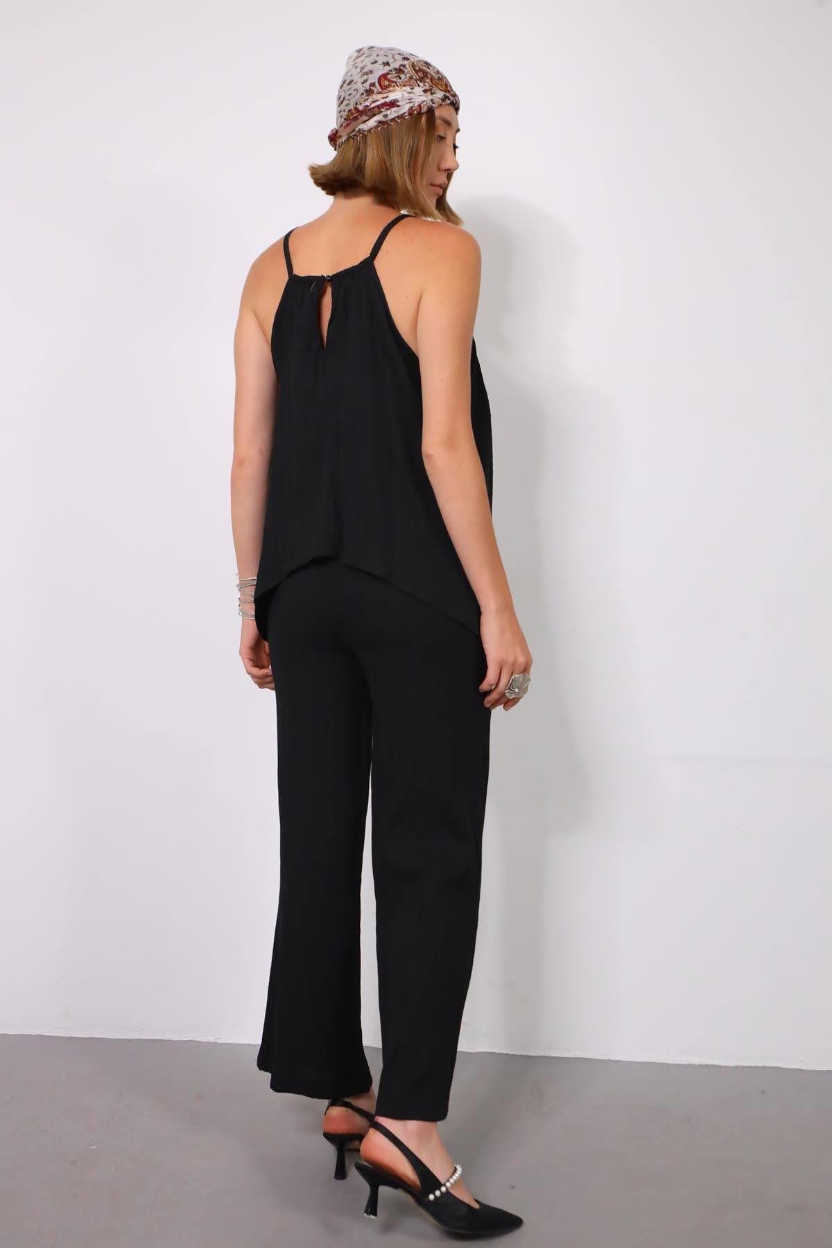  Siyah Boyundan Askılı Bluz ve Pantolon Gofre Takım