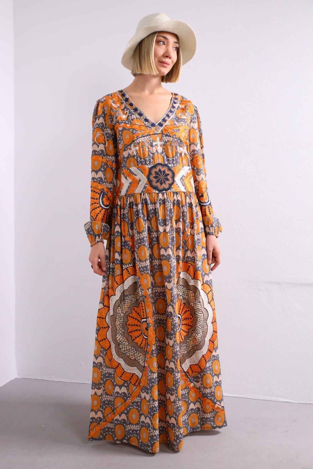 Gri Otantik İşlemeli Kemer Detaylı Elbise - Şaman Butik Gri Otantik İşlemeli Kemer Detaylı Elbise