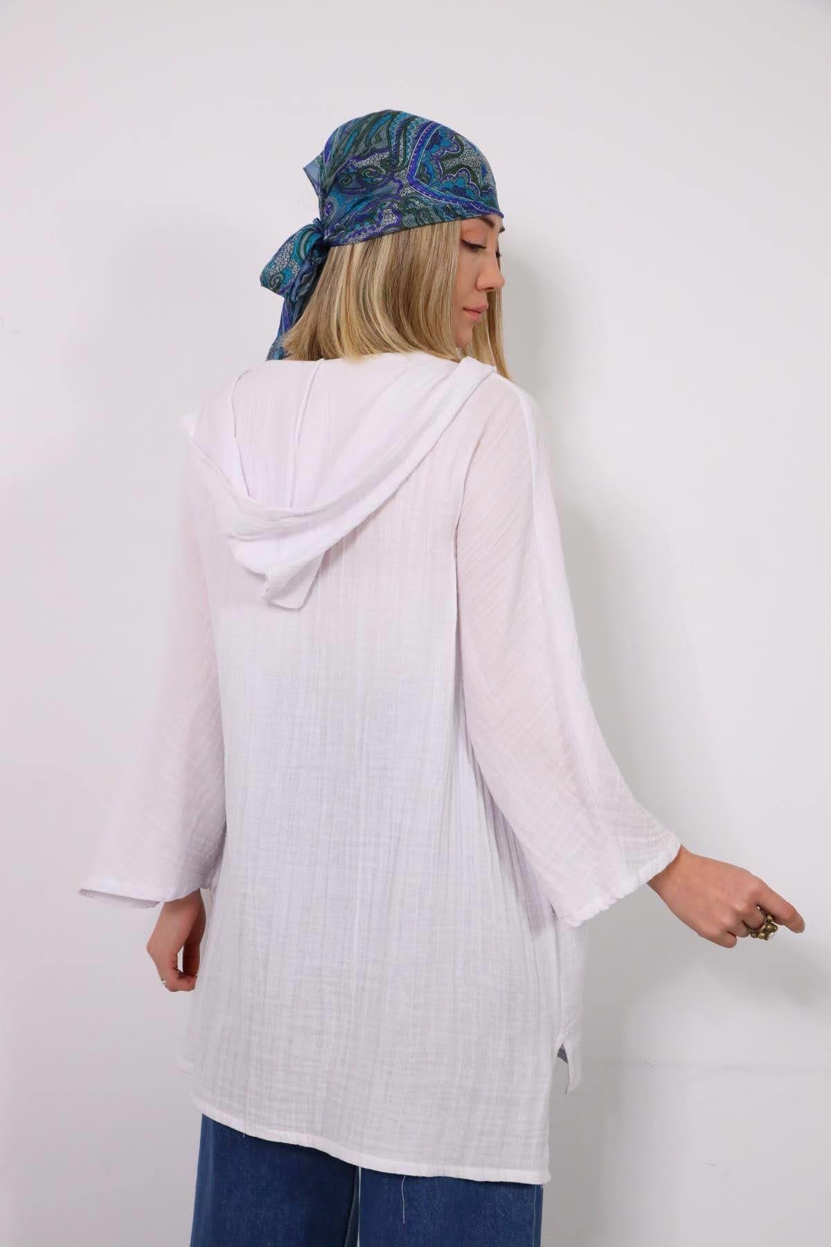  Beyaz Kapüşonlu Yarasa Kol Gömlek