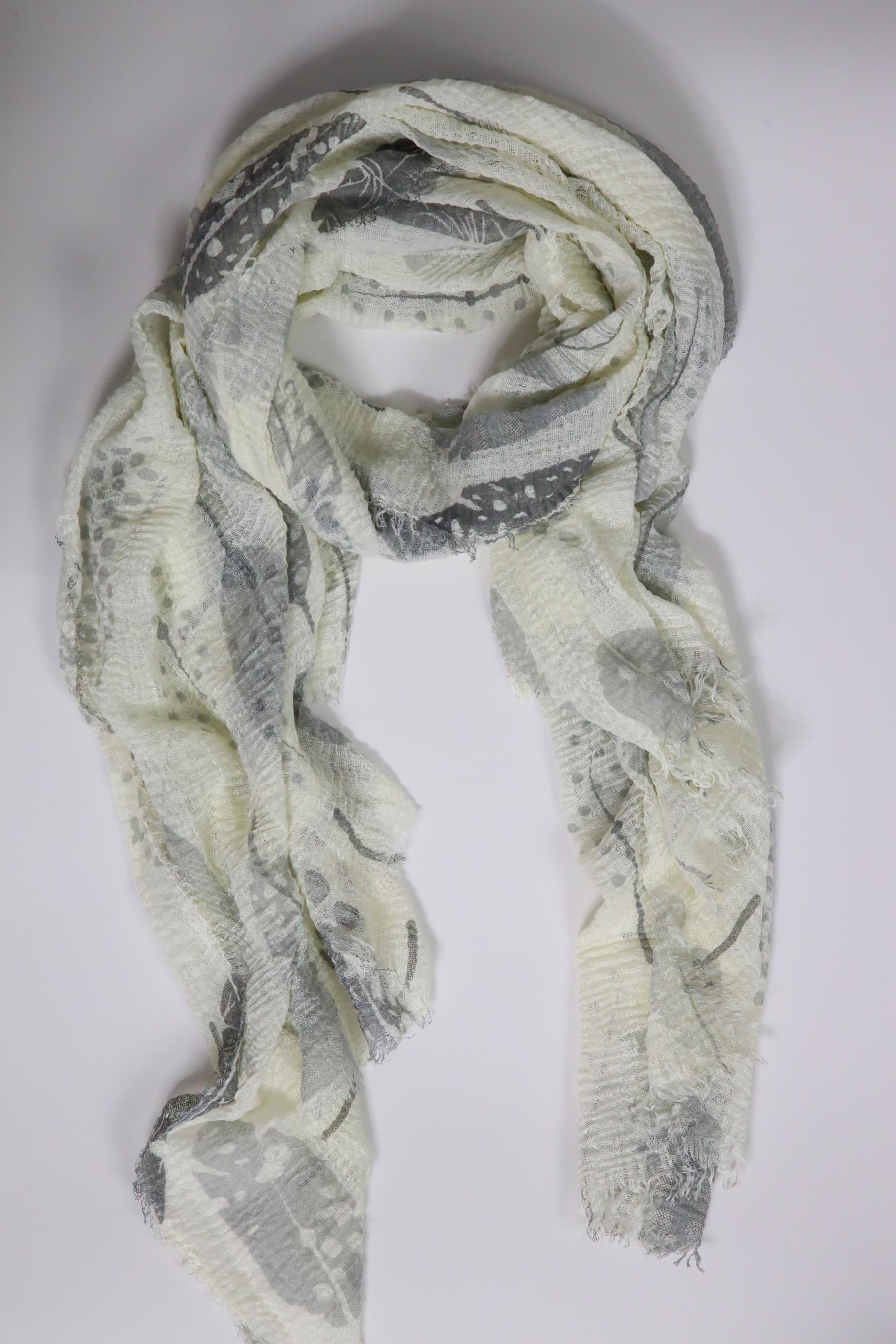  Gri Yaprak Desenli Saçaklı Şal