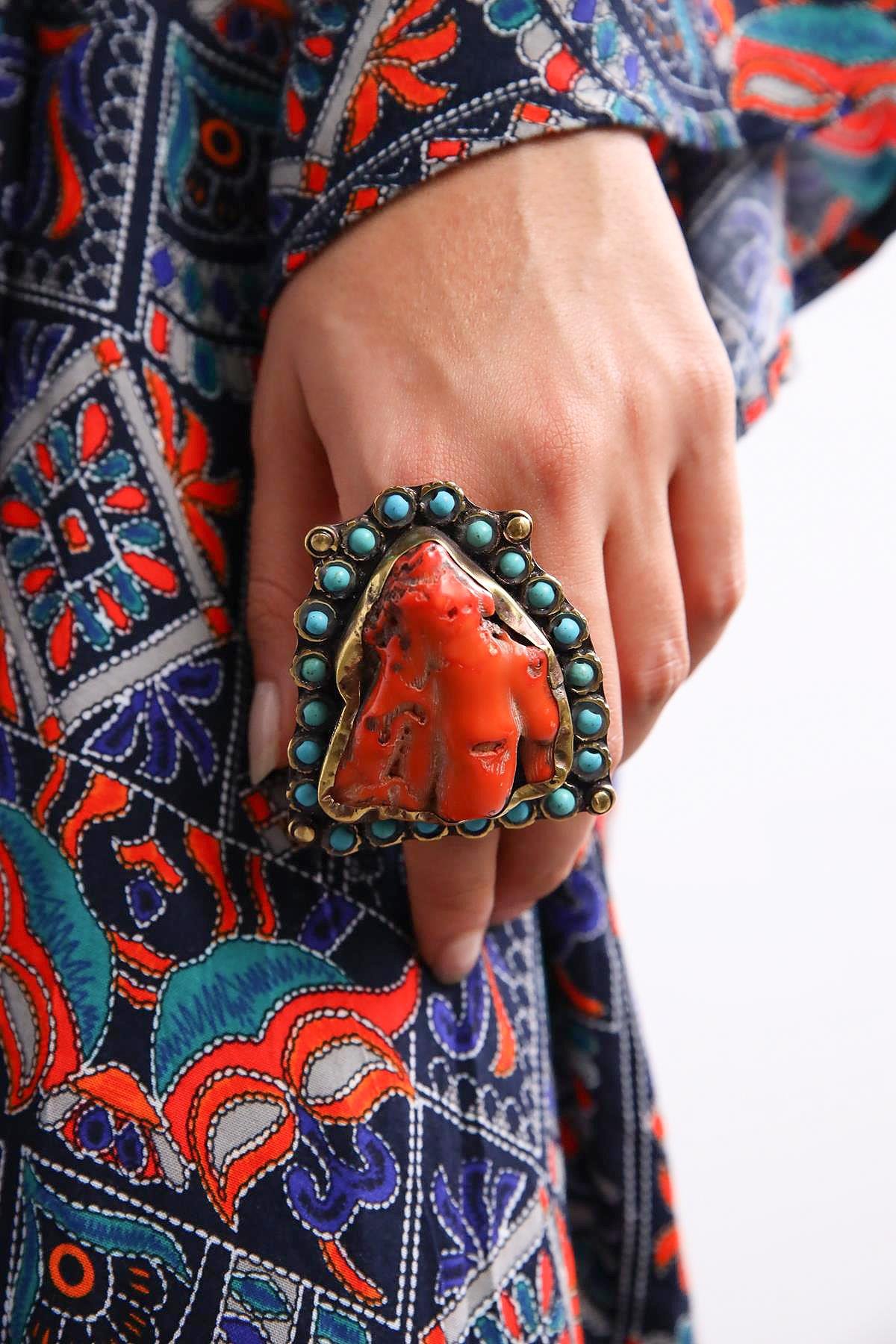  Mercan Taşlı Turkuaz Detaylı Tasarım Yüzük