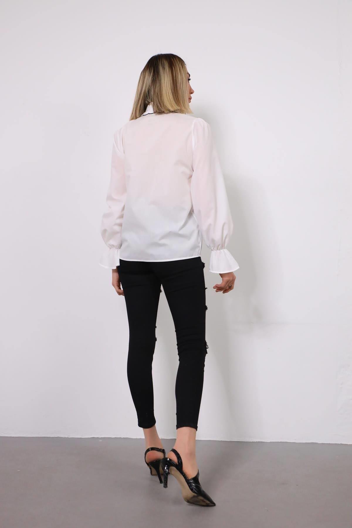  Beyaz Yakası İşlemeli İspanyol Kol Gömlek