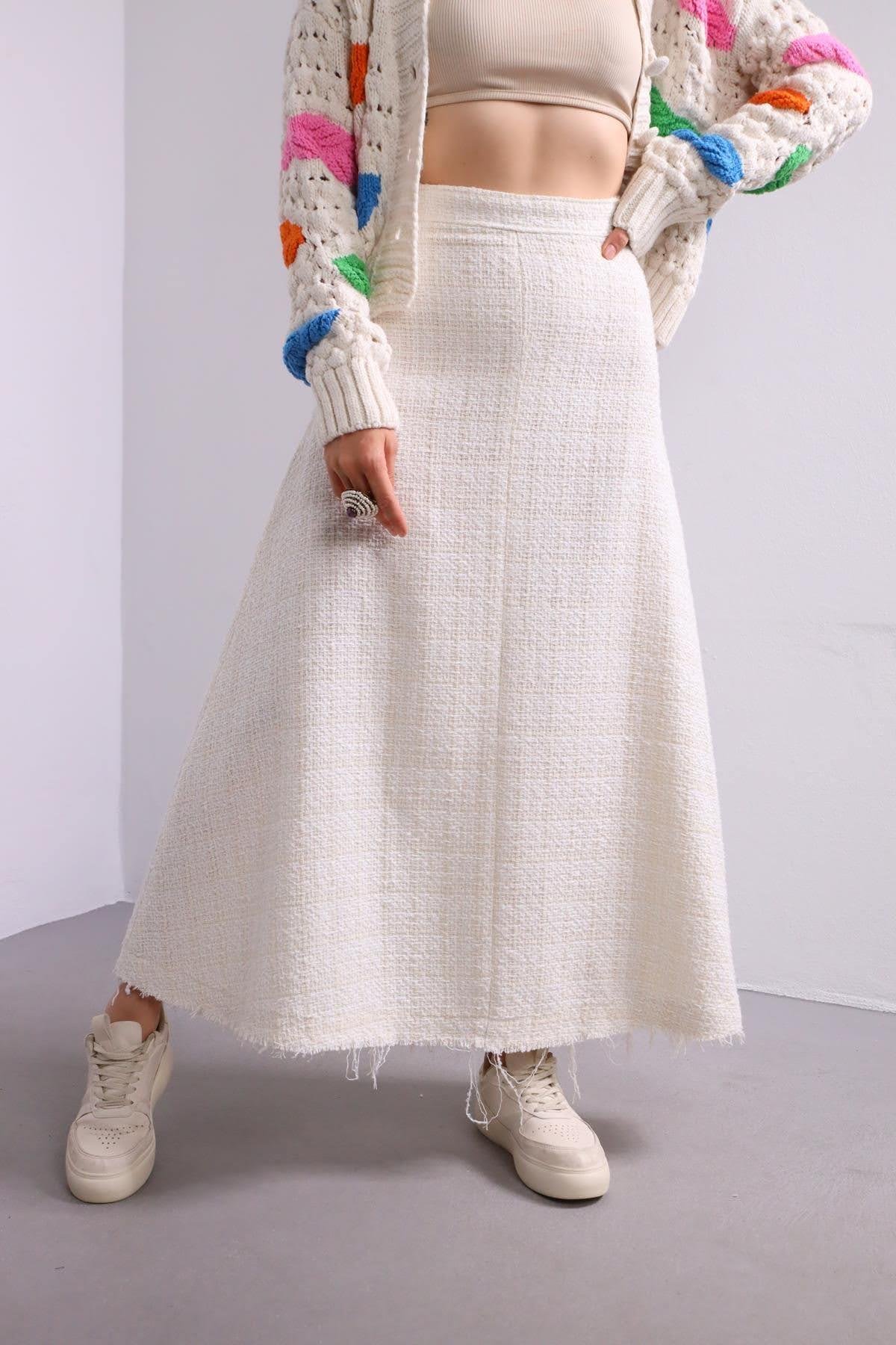  Krem Rengi Altı Püsküllü Kendinden Desenli Etek