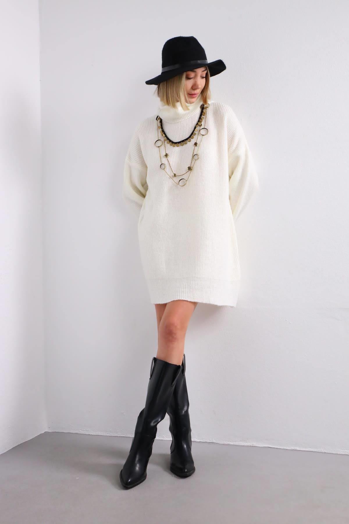 Ecru Turtleneck Long Knitted Pullover Ecru Turtleneck Long Knitted Pullover
