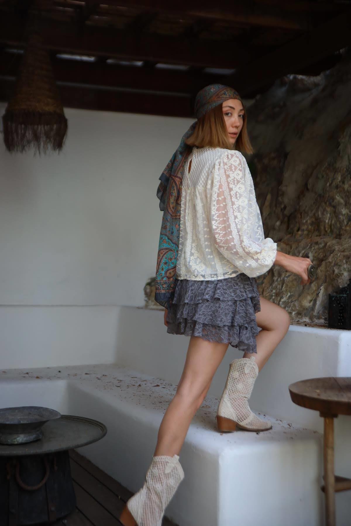 Ekru Yakası Güpür Detaylı Tül Bluz - Şaman Butik Ekru Yakası Güpür Detaylı Tül Bluz