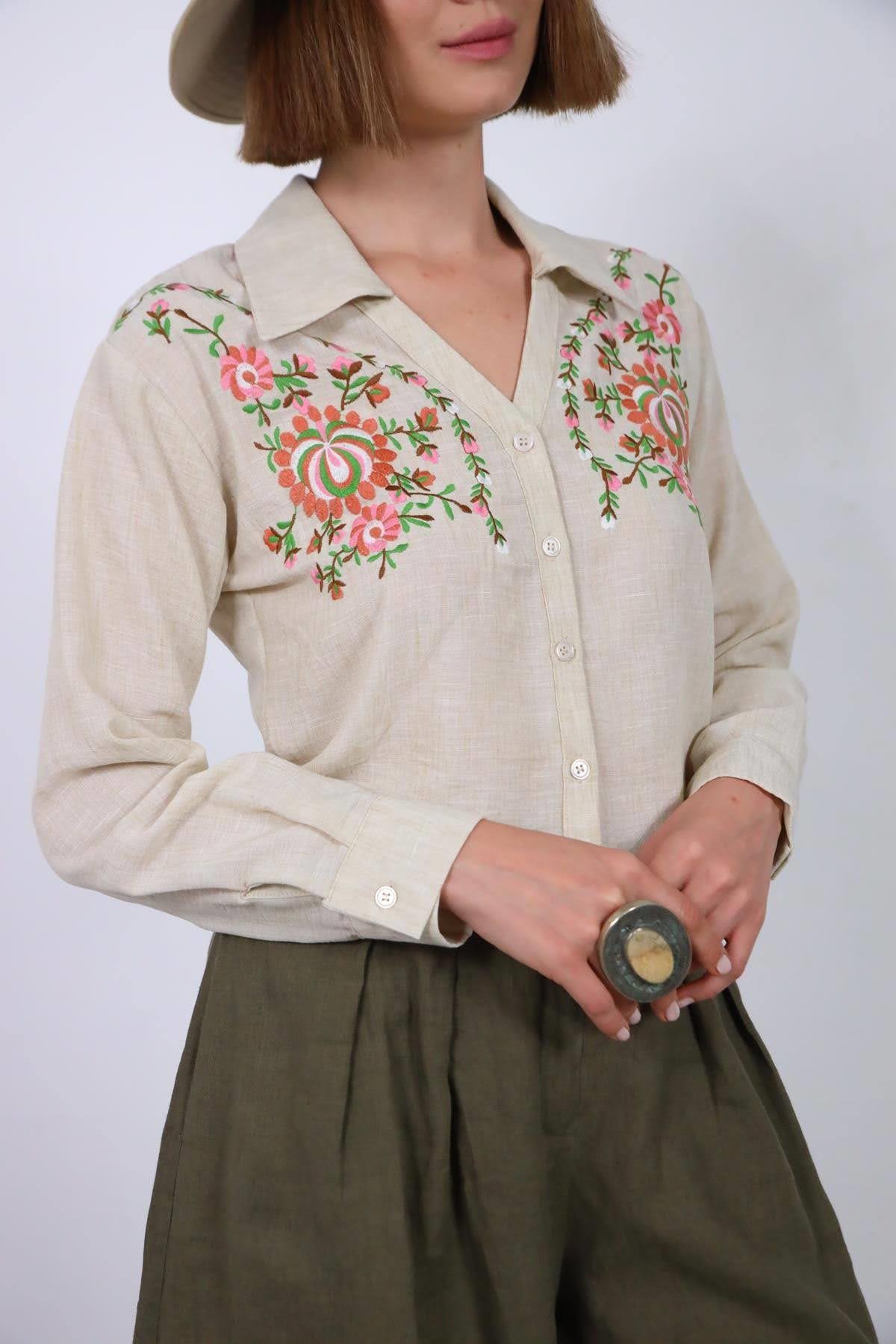  Krem Rengi Nakışlı Kısa Gömlek