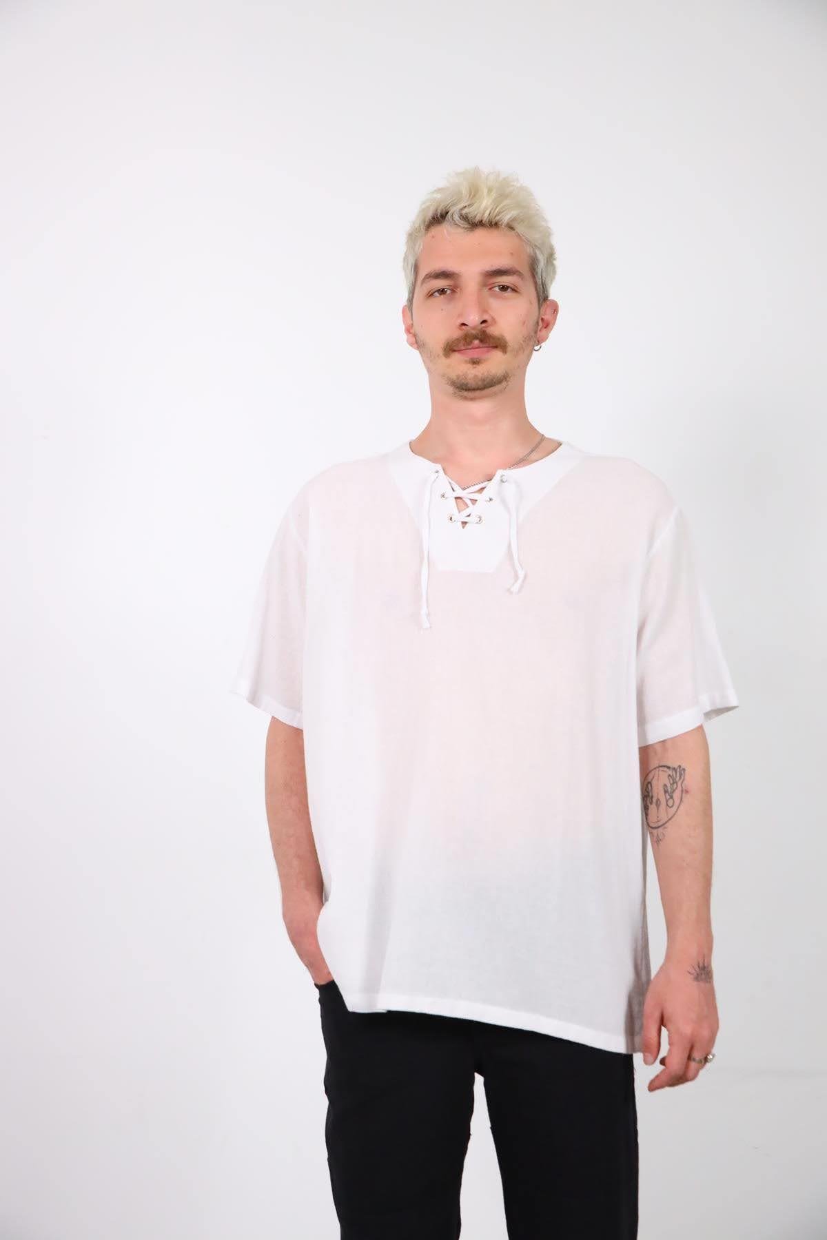  Beyaz Yakası Bağcıklı Kısa Kollu Erkek Gömlek