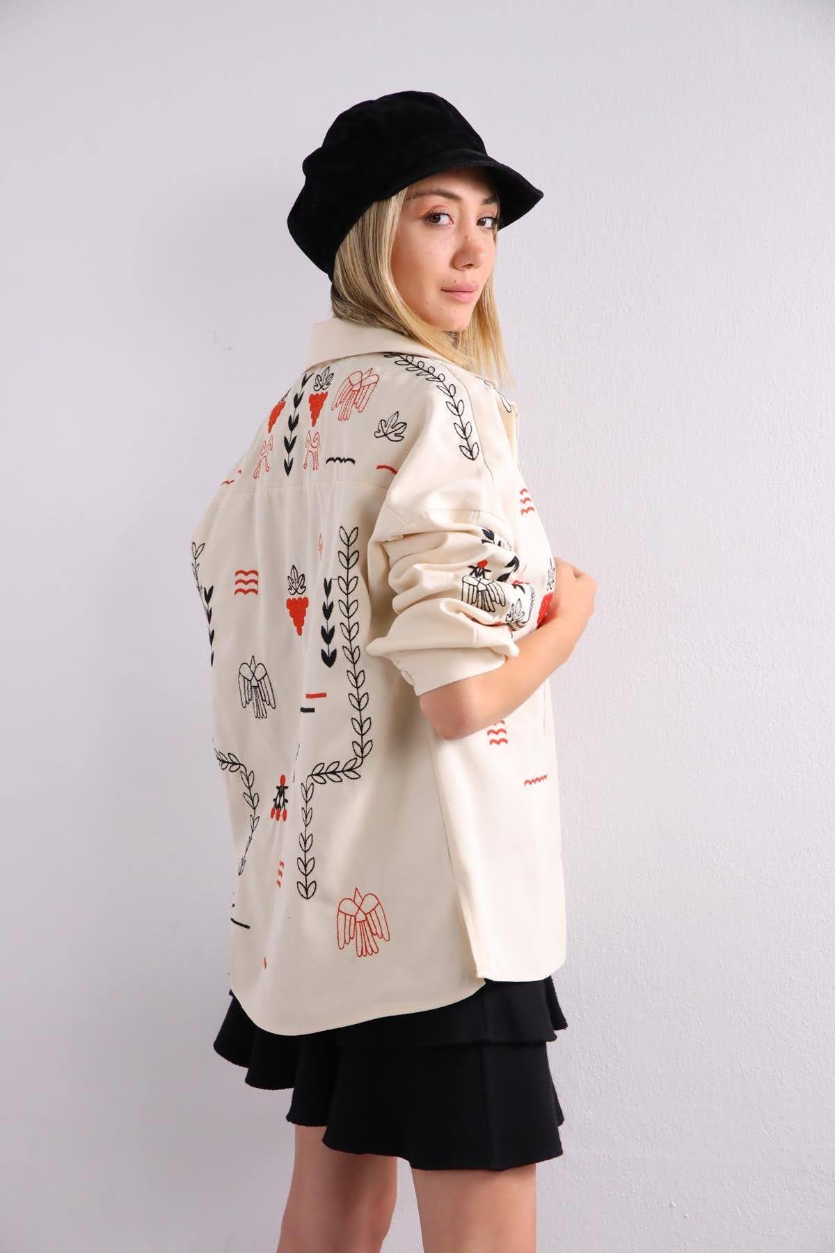  Ekru Figür İşlemeli Gömlek