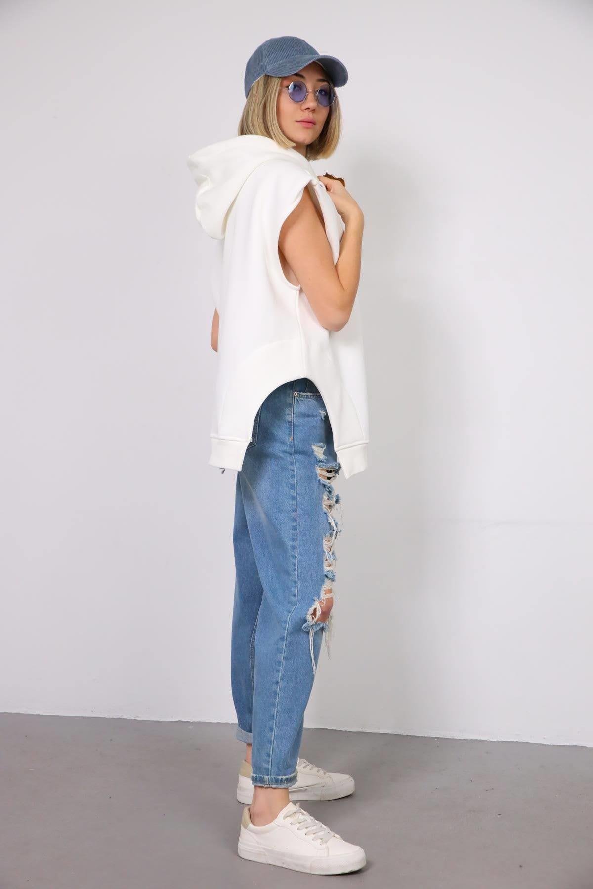  Ekru Kapüşonlu Asimetrik Yırtmaçlı Kolsuz Sweat