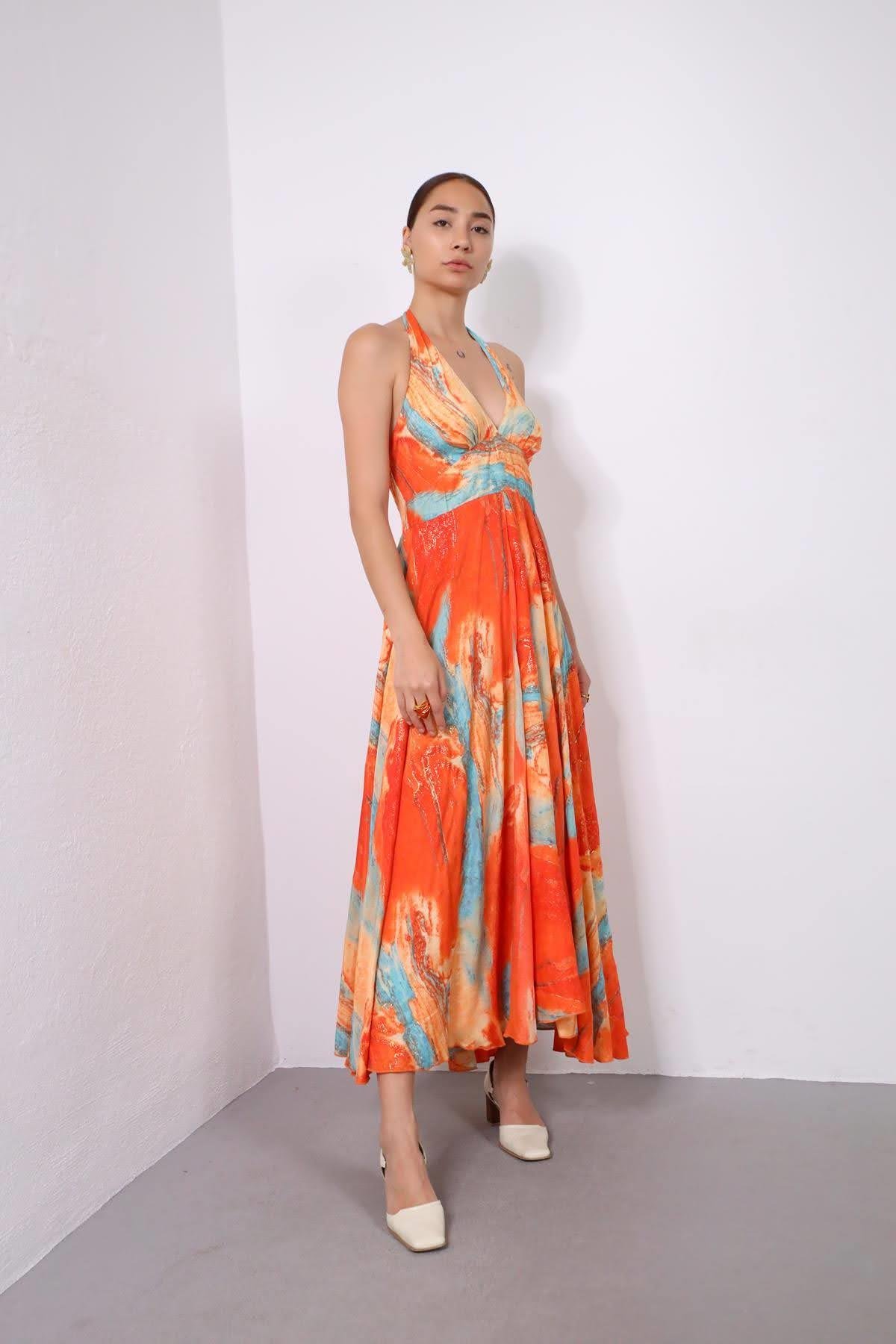 Turuncu Derin V Yaka Gipeli Boyundan Bağlamalı İpek Elbise - Şaman Butik Turuncu Derin V Yaka Gipeli Boyundan Bağlamalı İpek Elbise