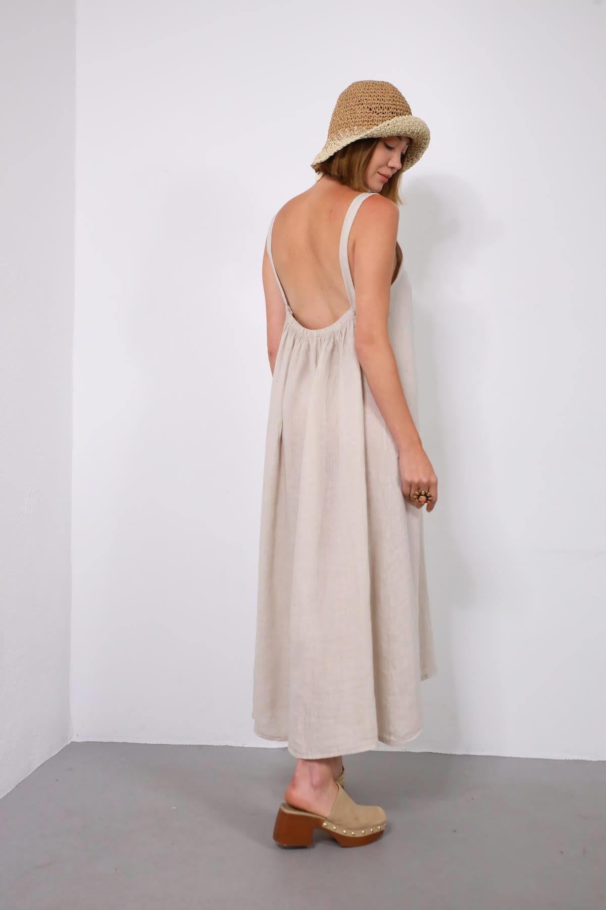 Krem Rengi Büzgülü Sırt Dekolteli Askılı Keten Elbise - Şaman Butik Krem Rengi Büzgülü Sırt Dekolteli Askılı Keten Elbise