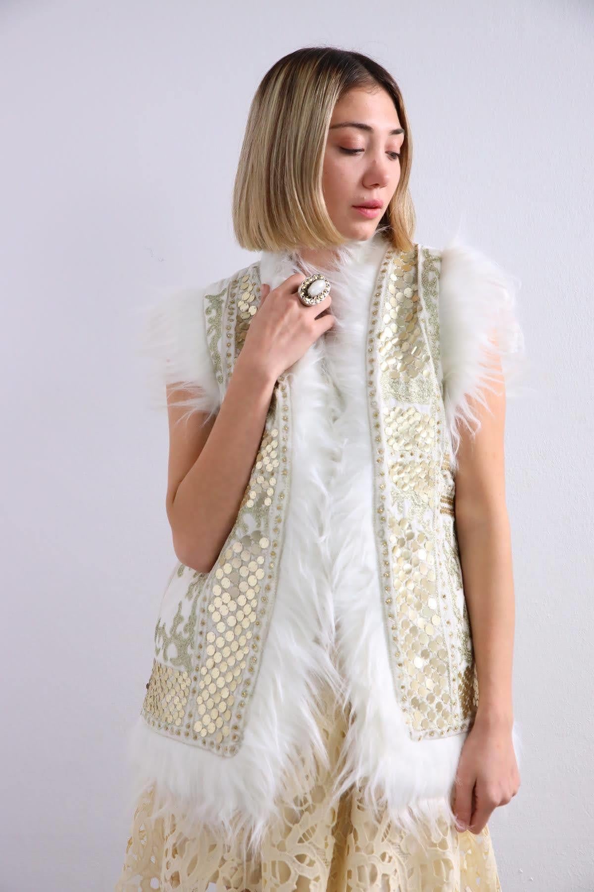  Beyaz Kürklü Pul ve Taş Detaylı Tasarım Etnik Kadife Yelek