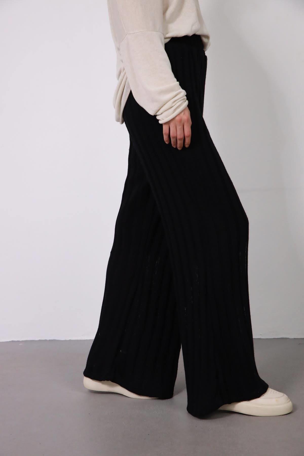 Siyah Bol Paça Triko Pantolon - Şaman Butik - Bohem Giyim ve Aksesuar | Kadın & Erkek Siyah Bol Paça Triko Pantolon