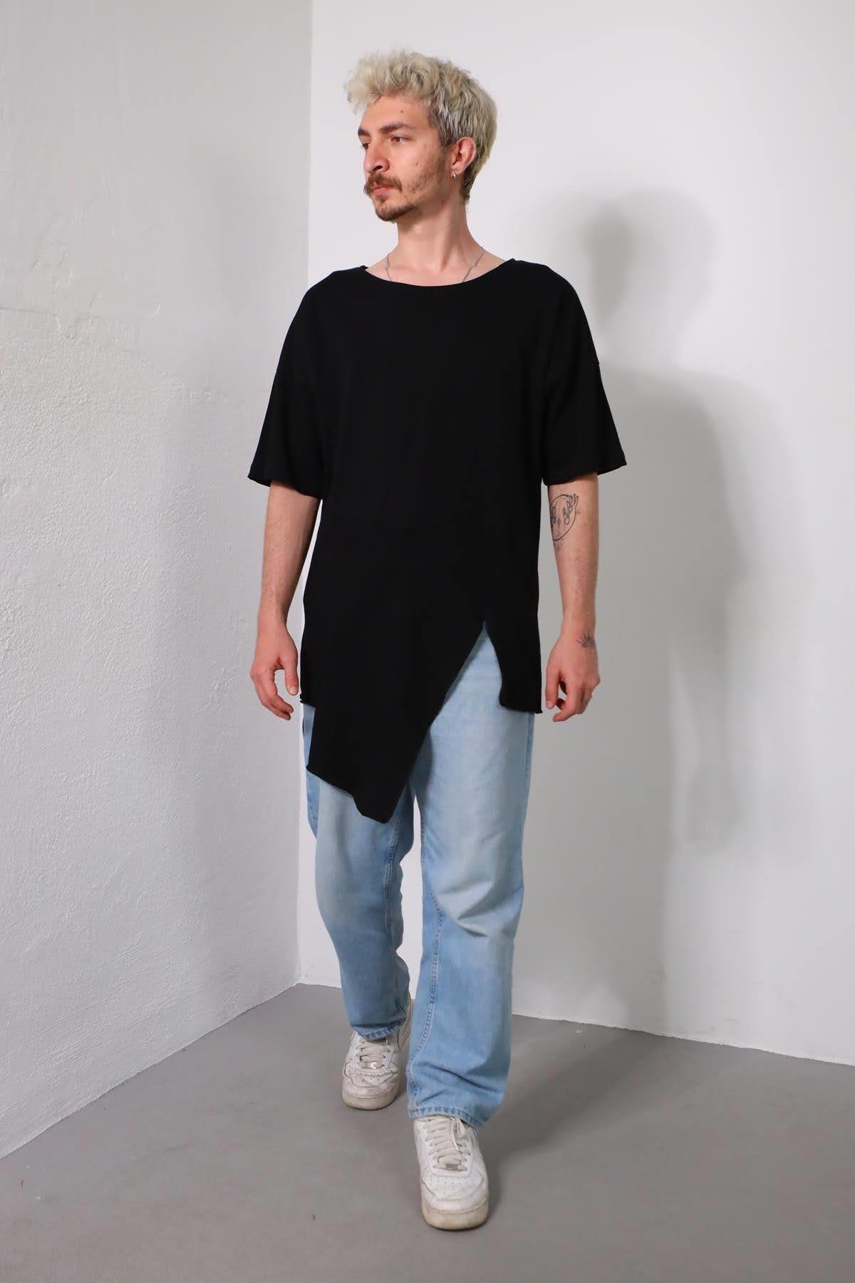  Siyah Asimetrik Dikiş Detaylı Kayık Yaka Erkek Tişört