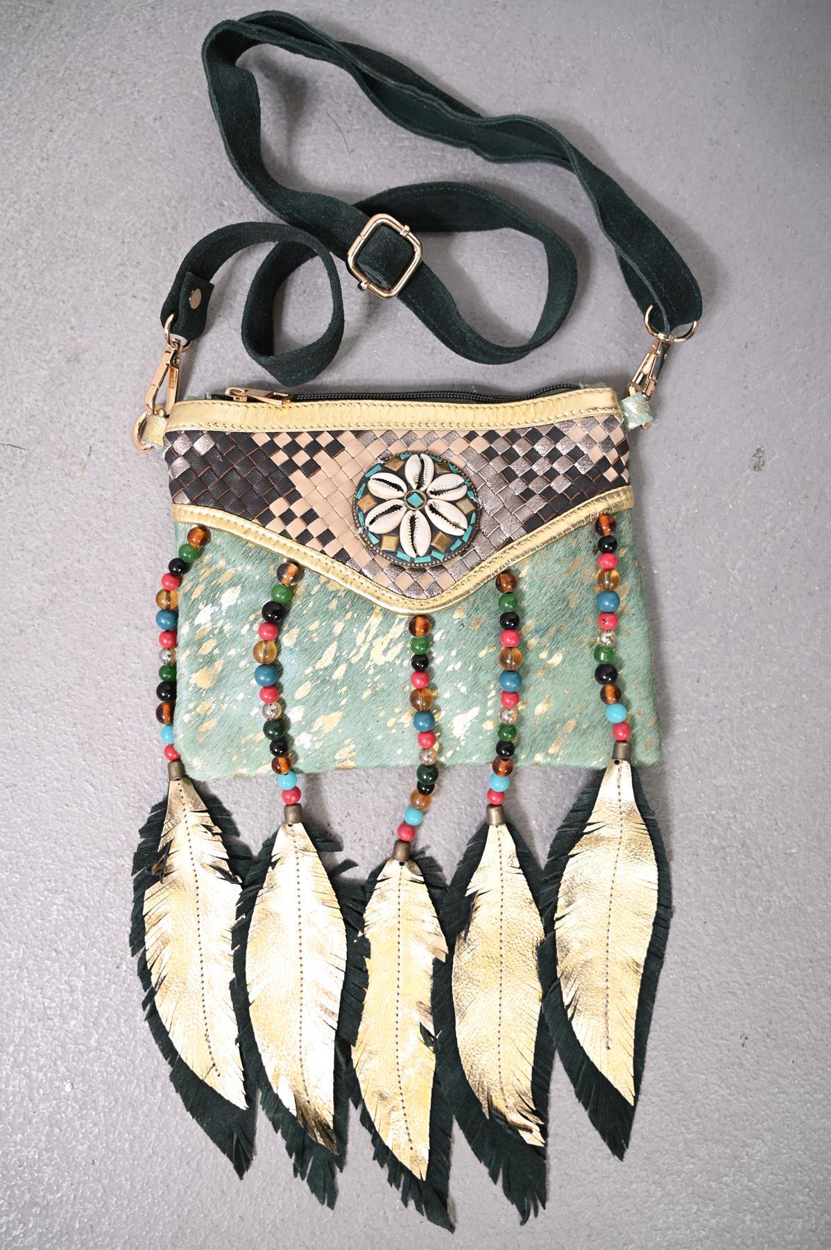 Açık Yeşil Deniz Kabuklu Boncuk Püsküllü Tay Tüyü Tasarım Çanta