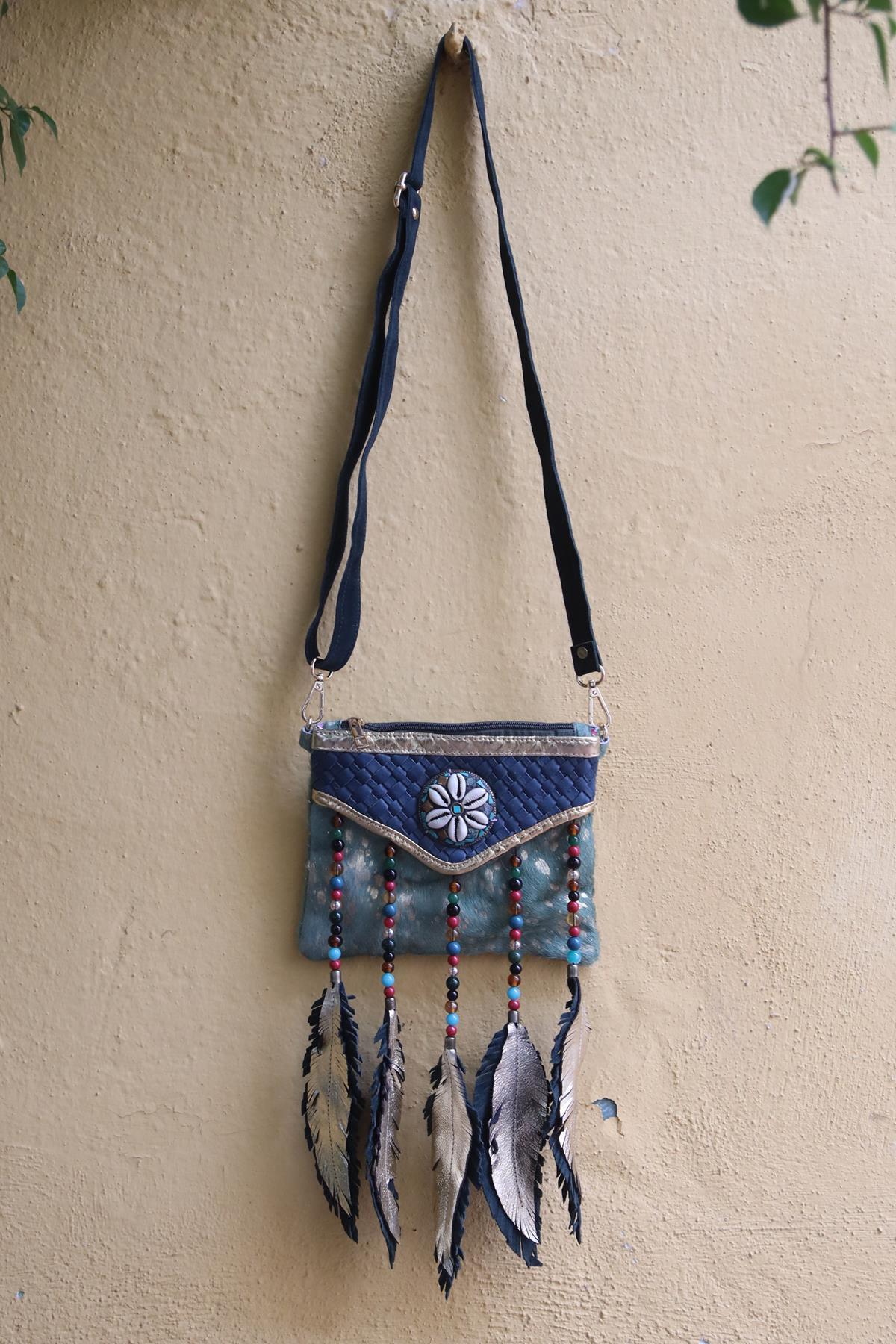 Açık Yeşil Deniz Kabuklu Boncuk Püsküllü Tay Tüyü Tasarım Çanta