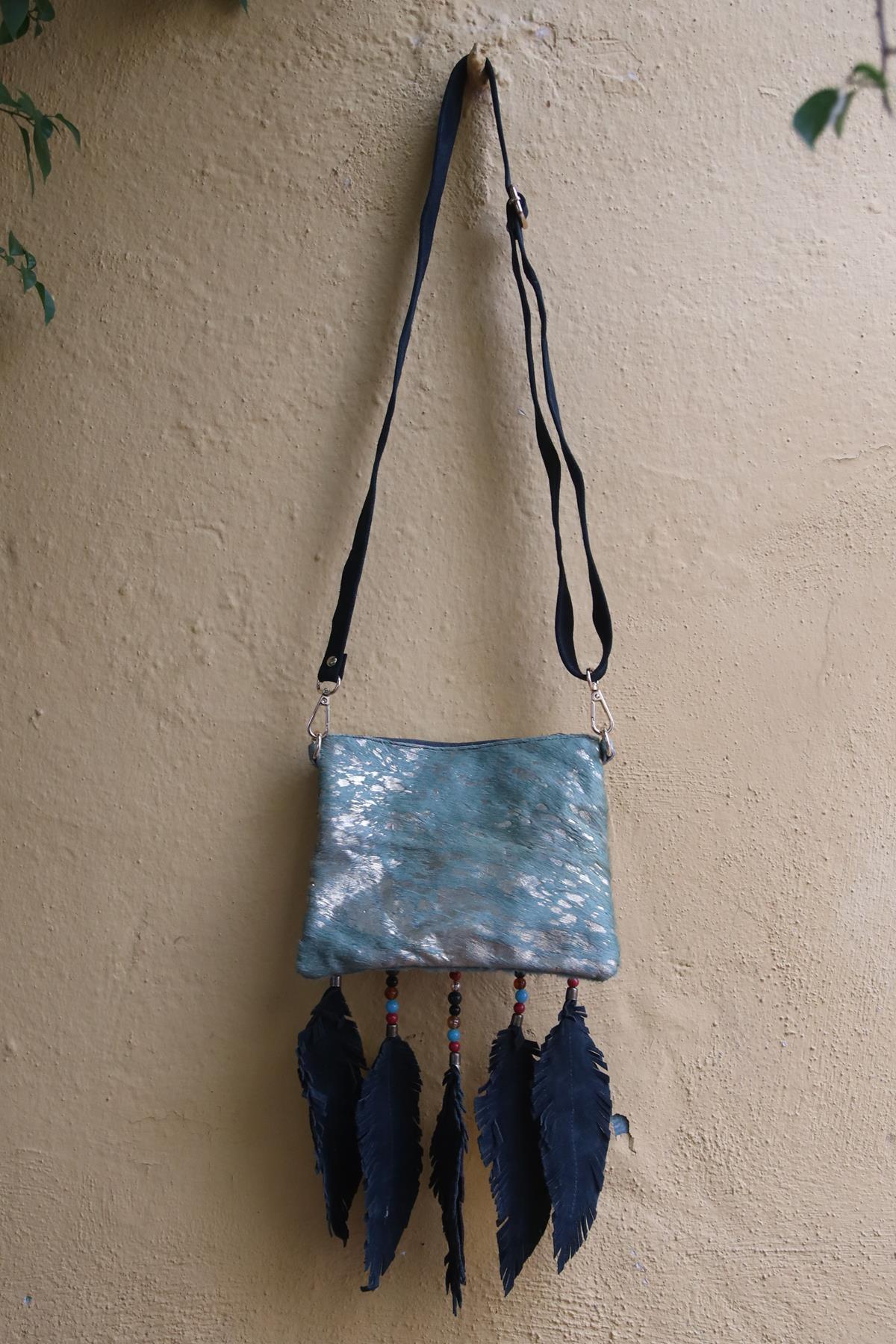 Açık Yeşil Deniz Kabuklu Boncuk Püsküllü Tay Tüyü Tasarım Çanta