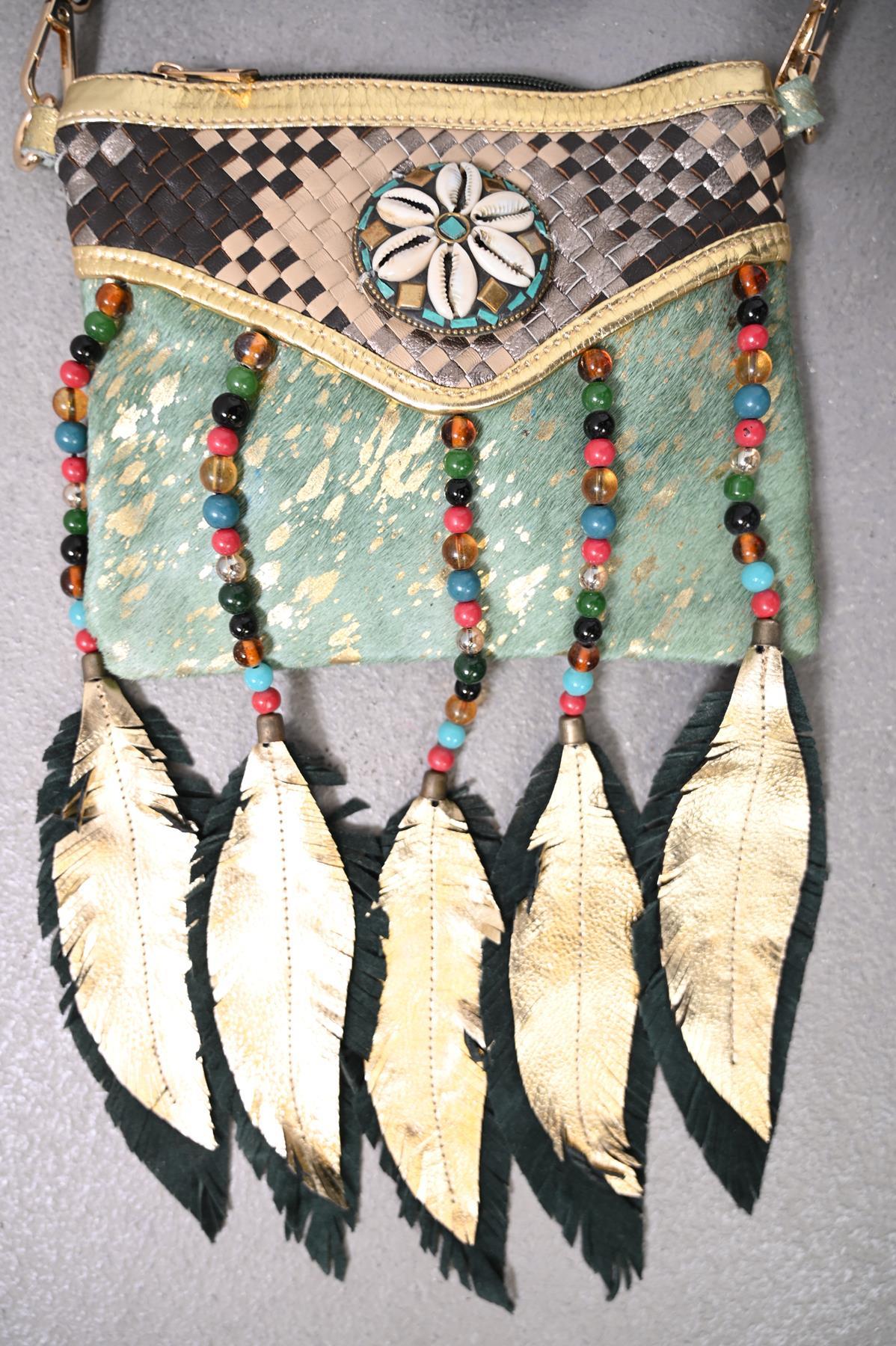 Açık Yeşil Deniz Kabuklu Boncuk Püsküllü Tay Tüyü Tasarım Çanta