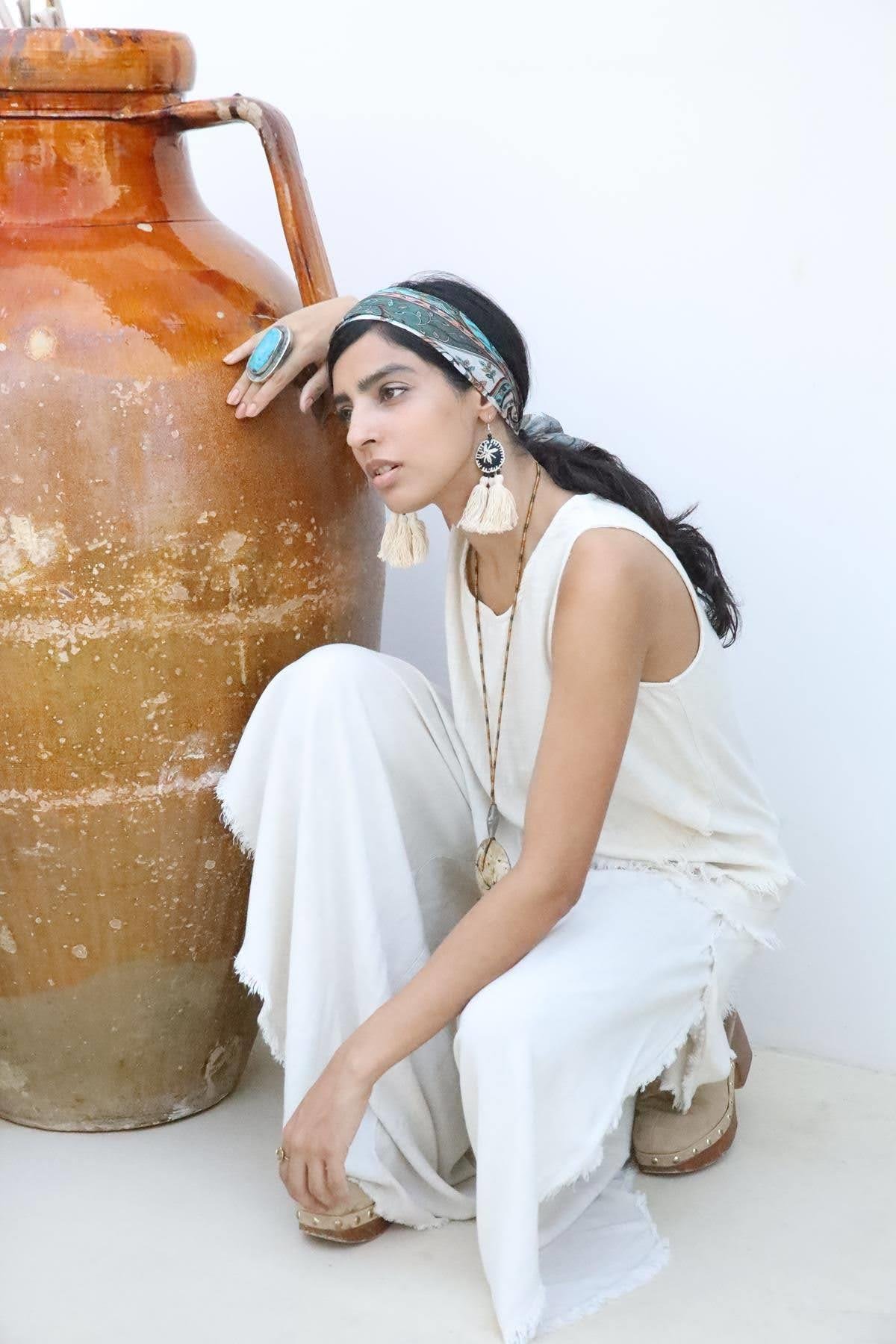 Ekru Bisiklet Yaka Kat Kat Püsküllü Kolsuz Bluz - Şaman Butik Ekru Bisiklet Yaka Kat Kat Püsküllü Kolsuz Bluz