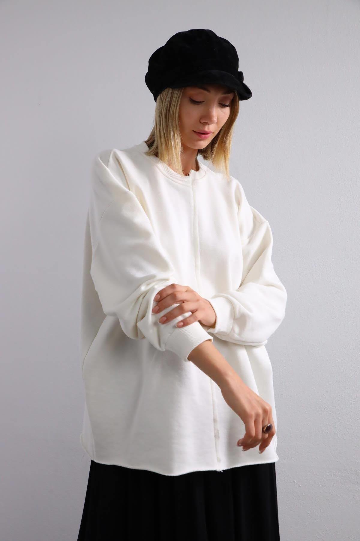  Beyaz Önü Dikişli Sweat