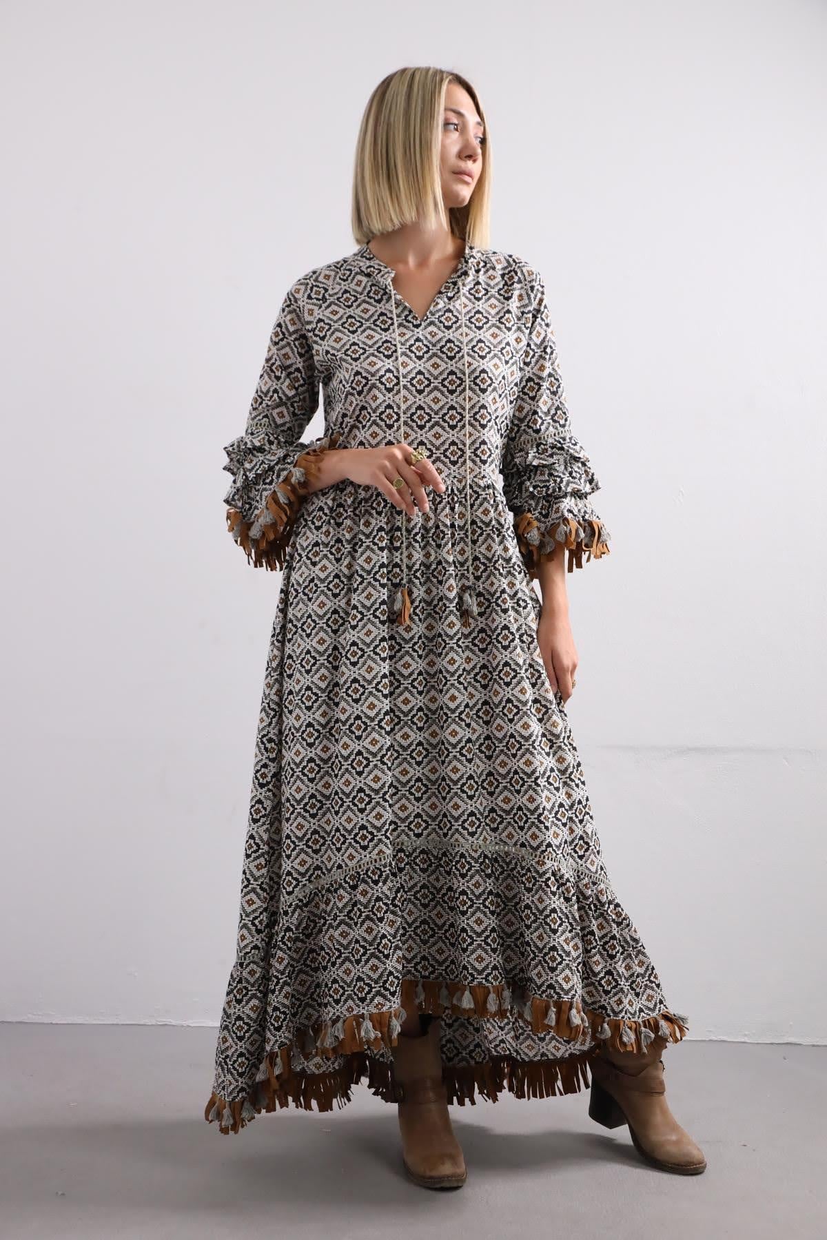 Siyah Etnik Desenli Kolları Püsküllü Elbise - Şaman Butik Siyah Etnik Desenli Kolları Püsküllü Elbise