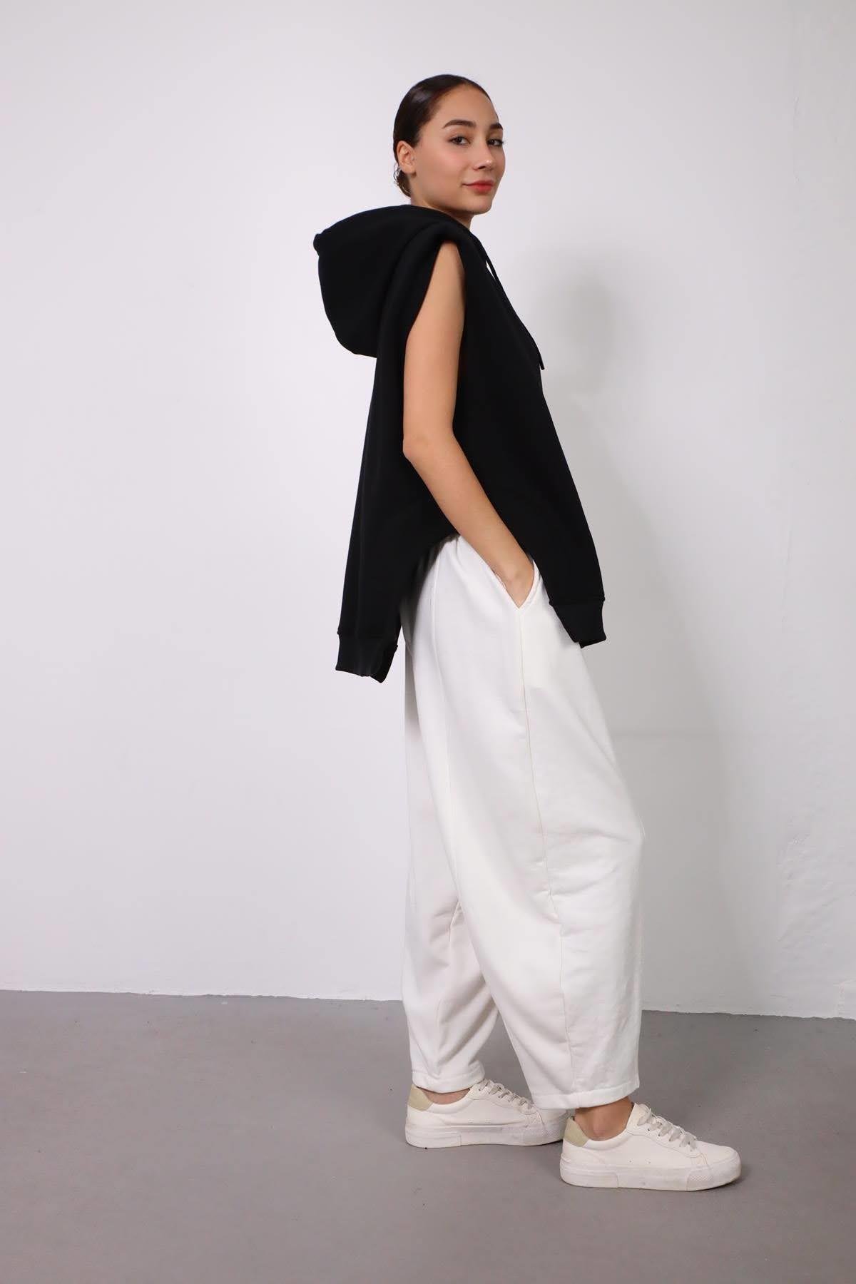  Siyah Kapüşonlu Asimetrik Yırtmaçlı Kolsuz Sweat