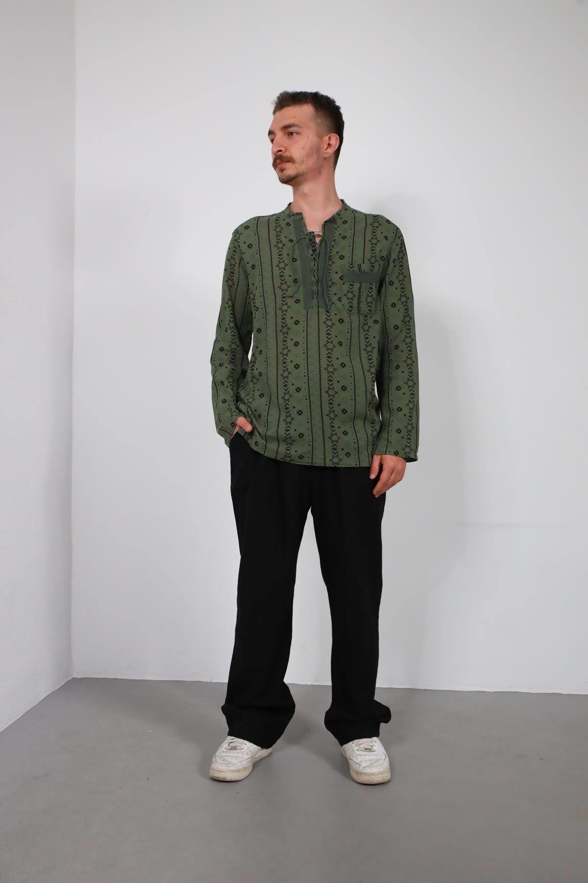  Haki Yakası Bağcıklı Baskılı Erkek Gömlek