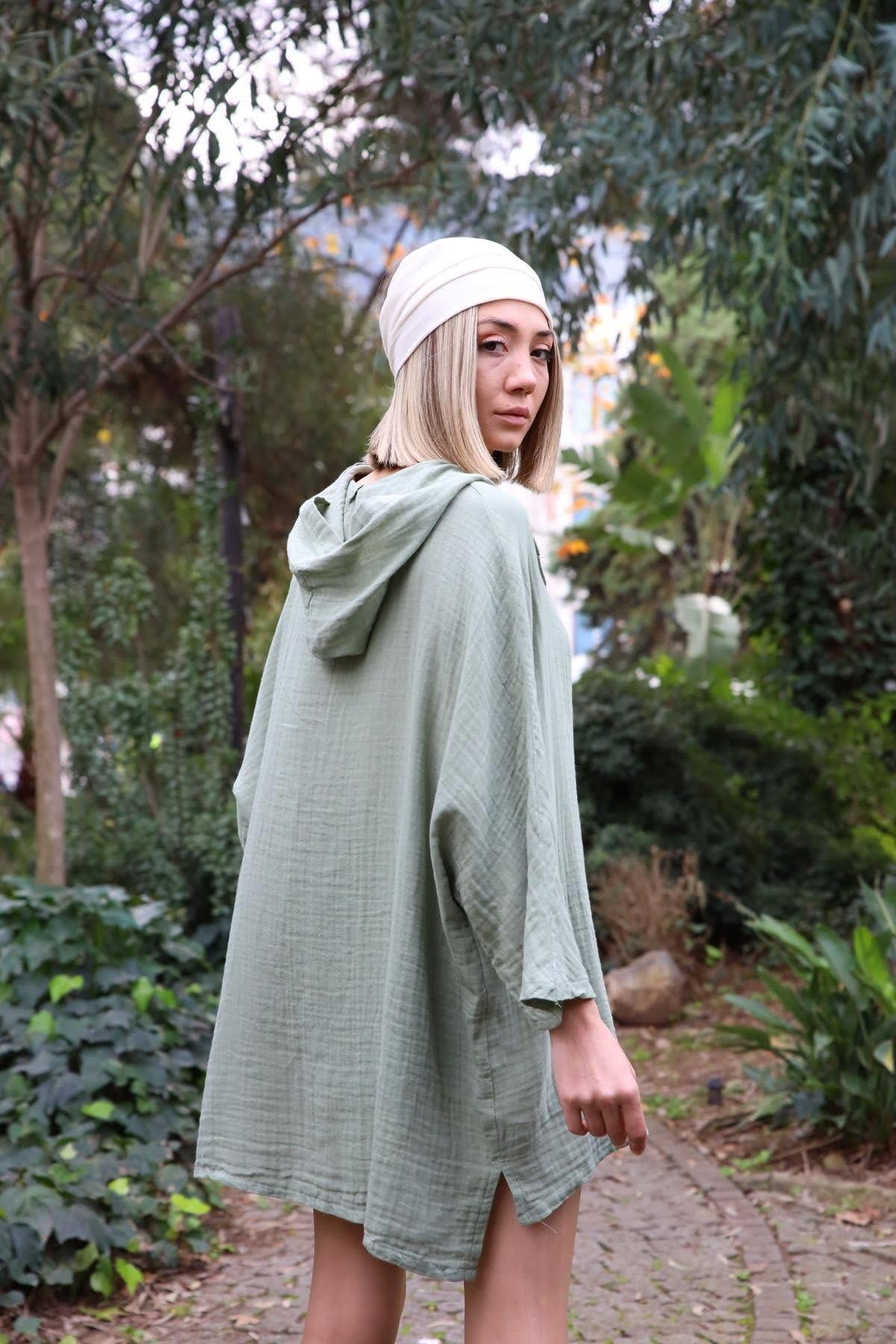  Mint Yeşili Kapüşonlu Yarasa Kol Gömlek