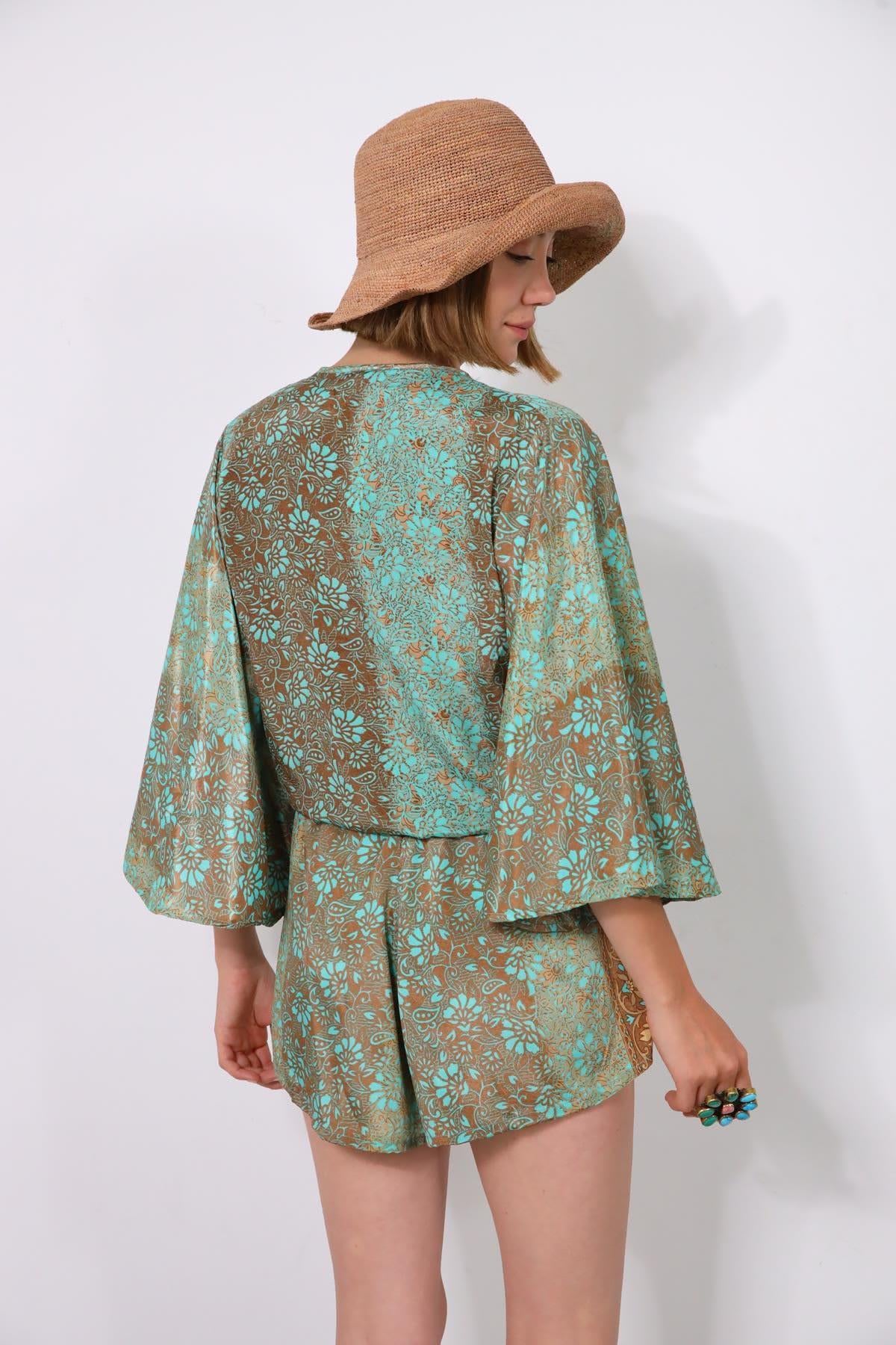 Gold Rengi Kruvaze Yaka Beli Lastikli Kısa İpek Tulum - Şaman Butik Gold Rengi Kruvaze Yaka Beli Lastikli Kısa İpek Tulum