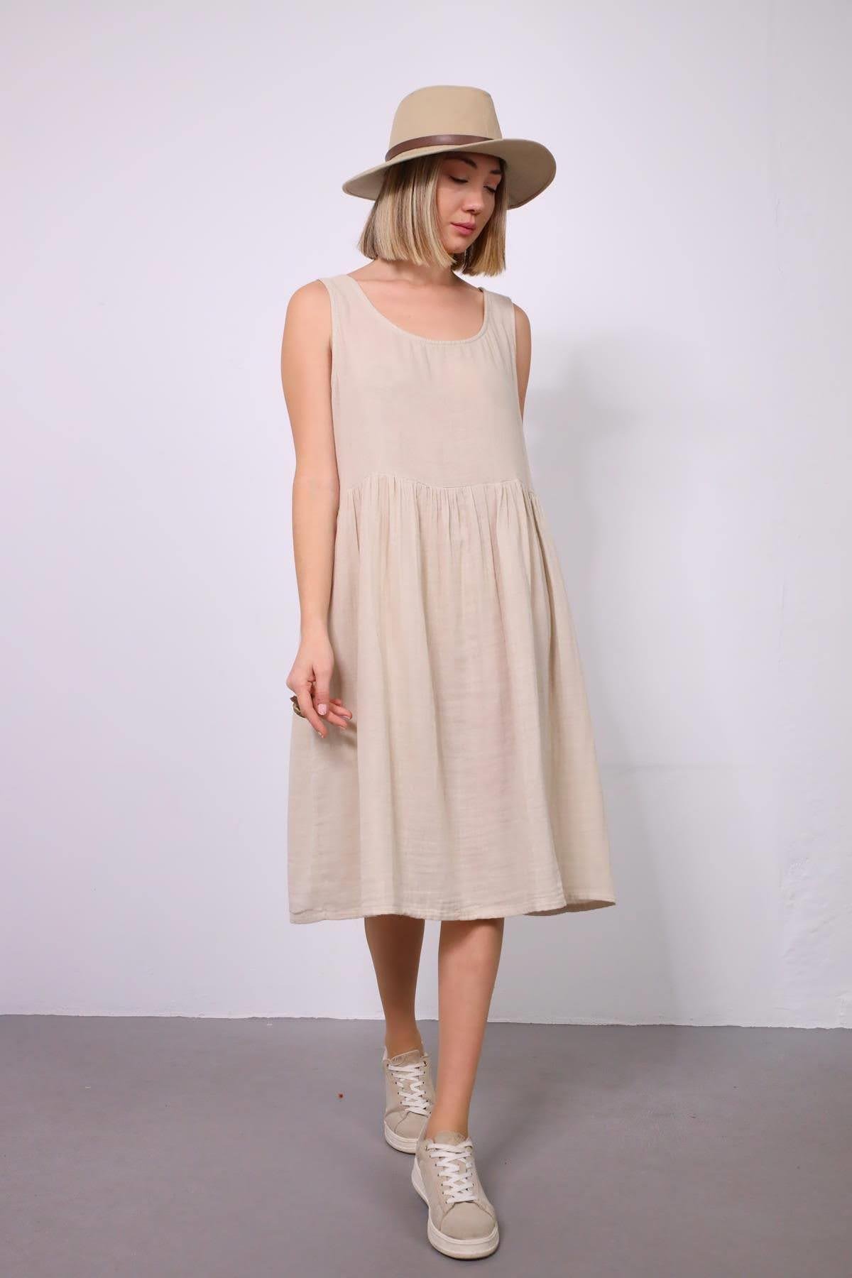 Bej Kayık Yaka Pileli Kolsuz Elbise - Şaman Butik Bej Kayık Yaka Pileli Kolsuz Elbise