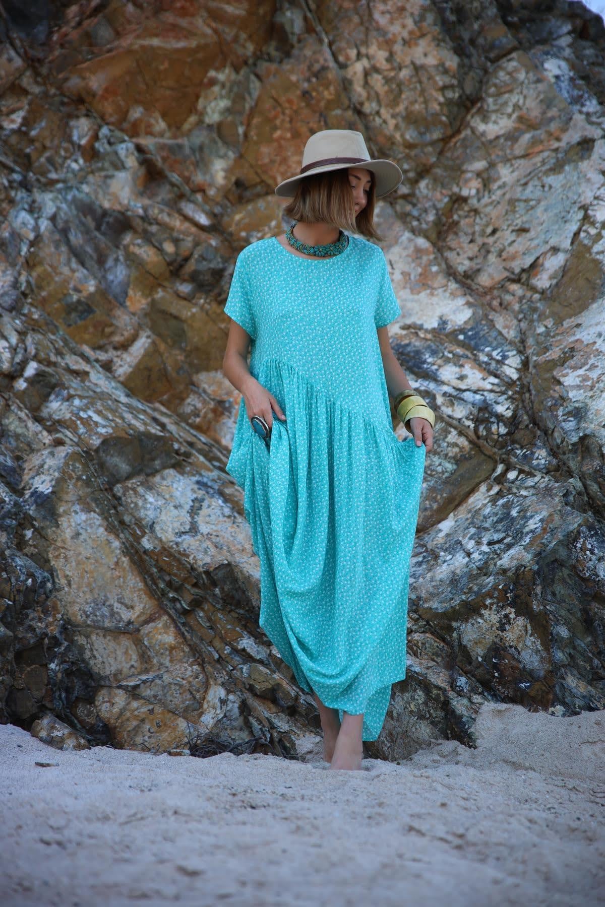 Turkuaz Çiçek Desenli Eteği Fırfırlı Uzun Elbise - Şaman Butik Turkuaz Çiçek Desenli Eteği Fırfırlı Uzun Elbise