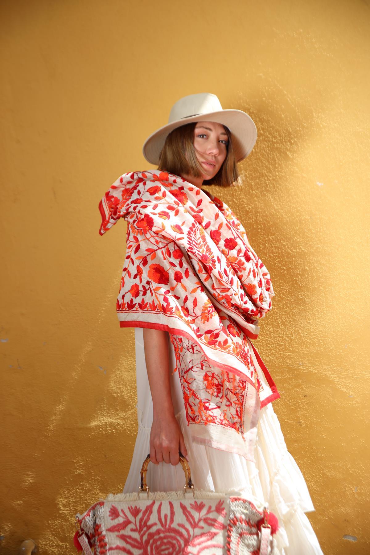 Mercan Rengi İşlemeli Bohem Şal - Şaman Butik Mercan Rengi İşlemeli Bohem Şal