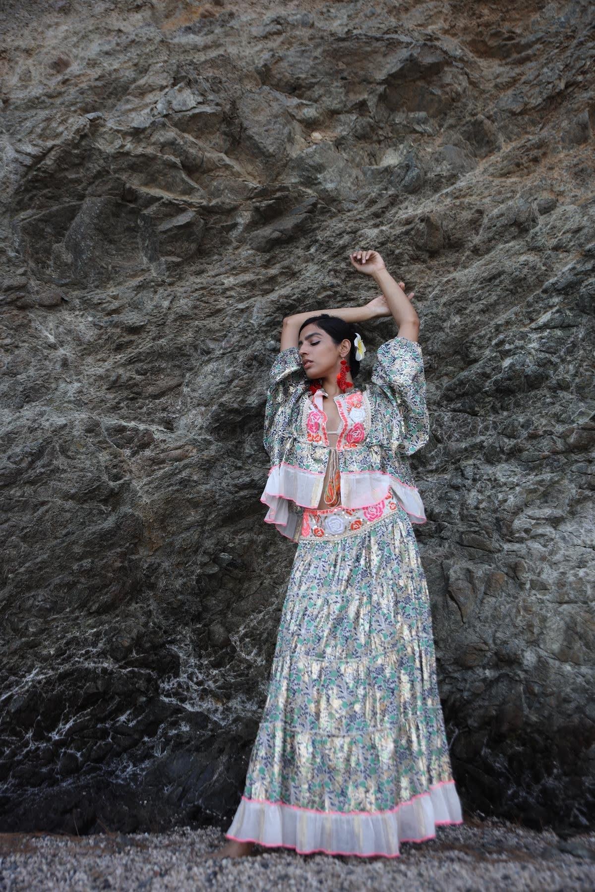  Renkli Otantik Desenli Altın Varaklı Ceket ve Etek Takım