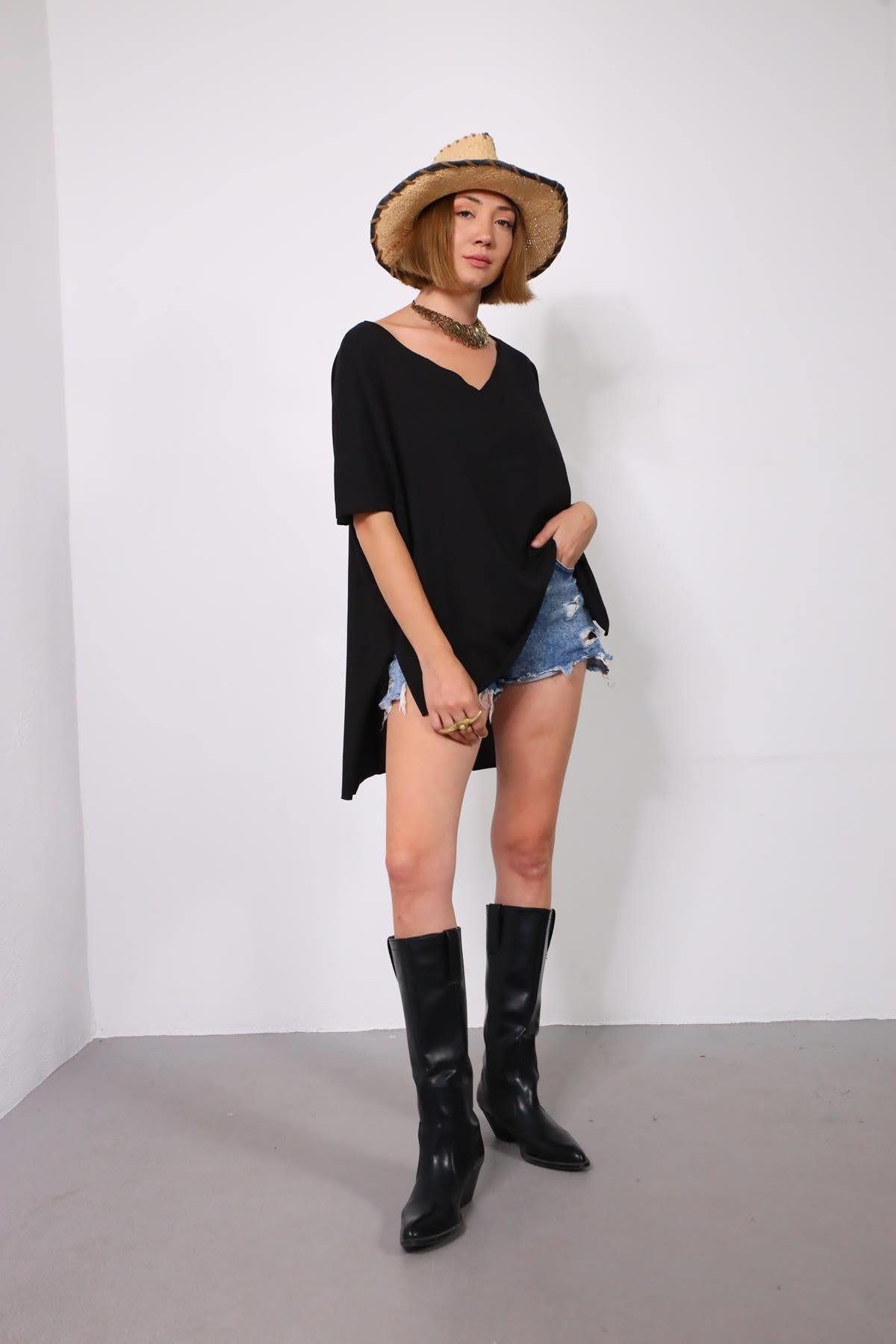  Siyah V Yaka Arkası Uzun Salaş Tişört