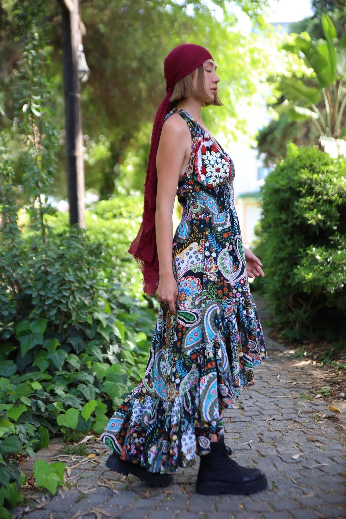 Siyah Boyundan Bağlamalı İşlemeli Önü Kısa Elbise - Şaman Butik Siyah Boyundan Bağlamalı İşlemeli Önü Kısa Elbise