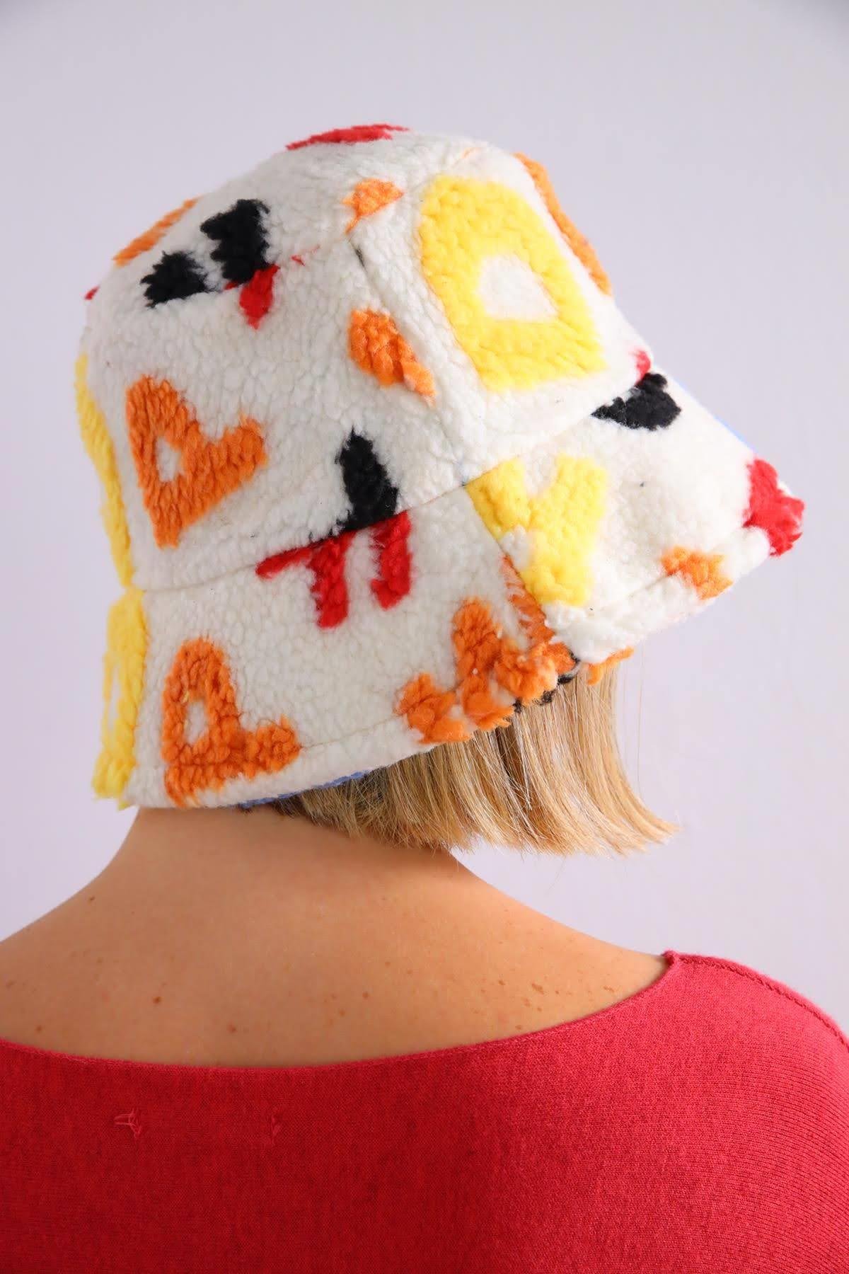  Beyaz Harf Figürlü Bucket Şapka