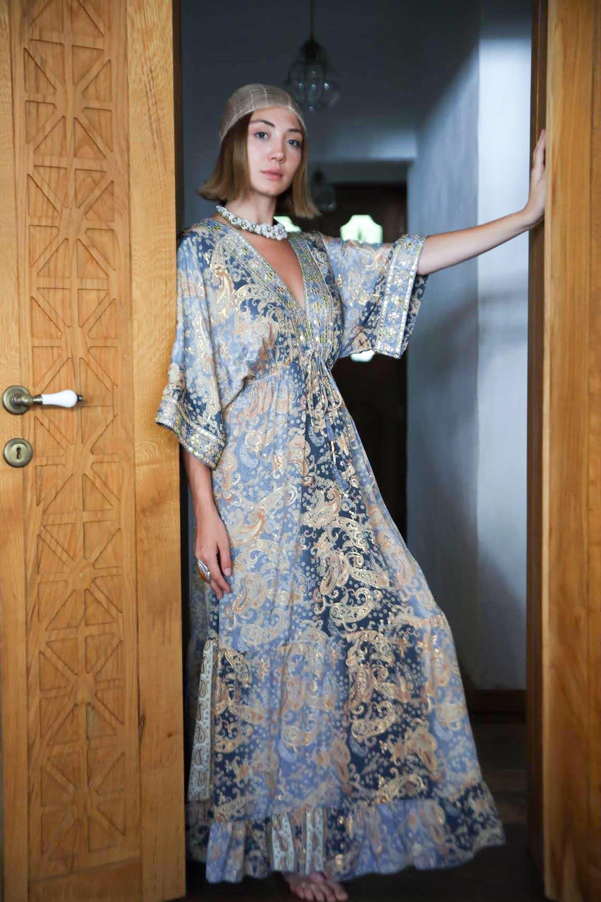 Gri Püsküllü V Yaka İşlemeli Otantik İpek Elbise - Şaman Butik Gri Püsküllü V Yaka İşlemeli Otantik İpek Elbise