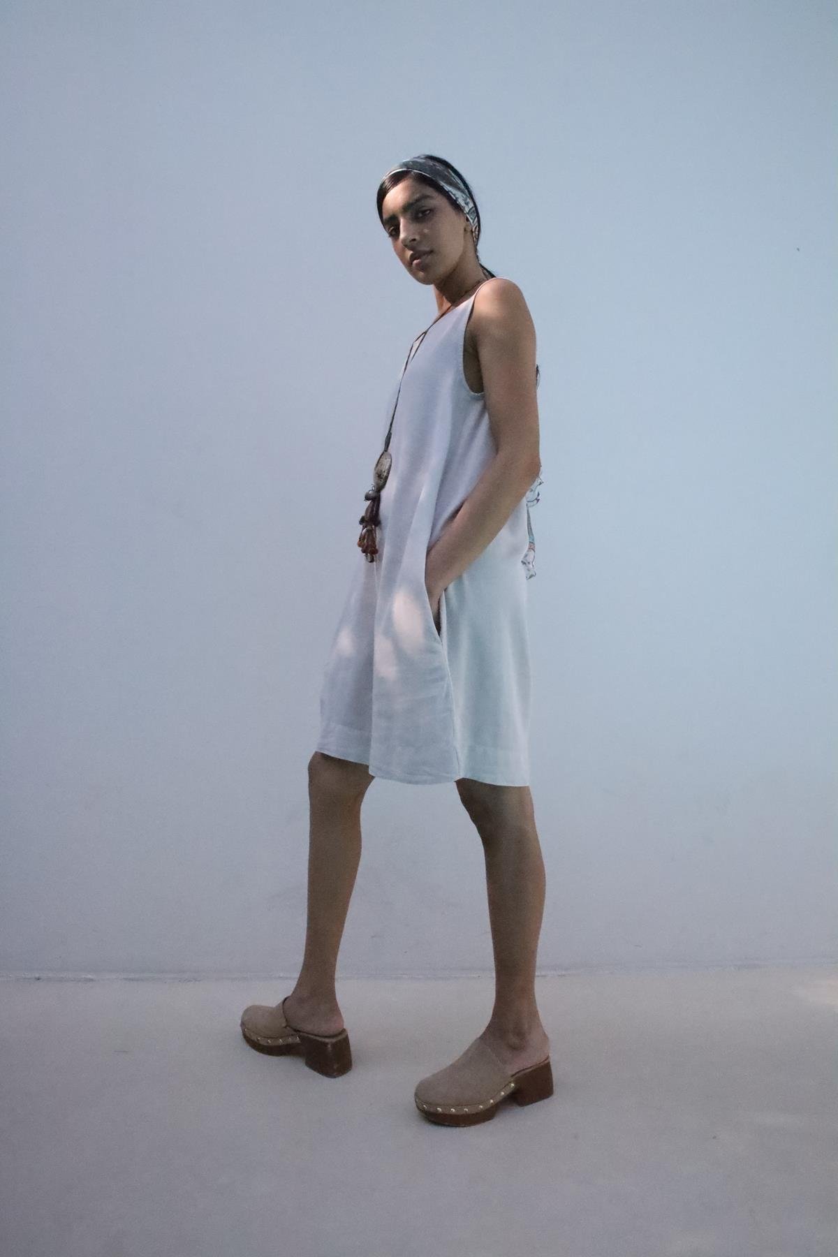 Taş Rengi Sırt Detaylı Kısa Salopet Tulum Taş Rengi Sırt Detaylı Kısa Salopet Tulum