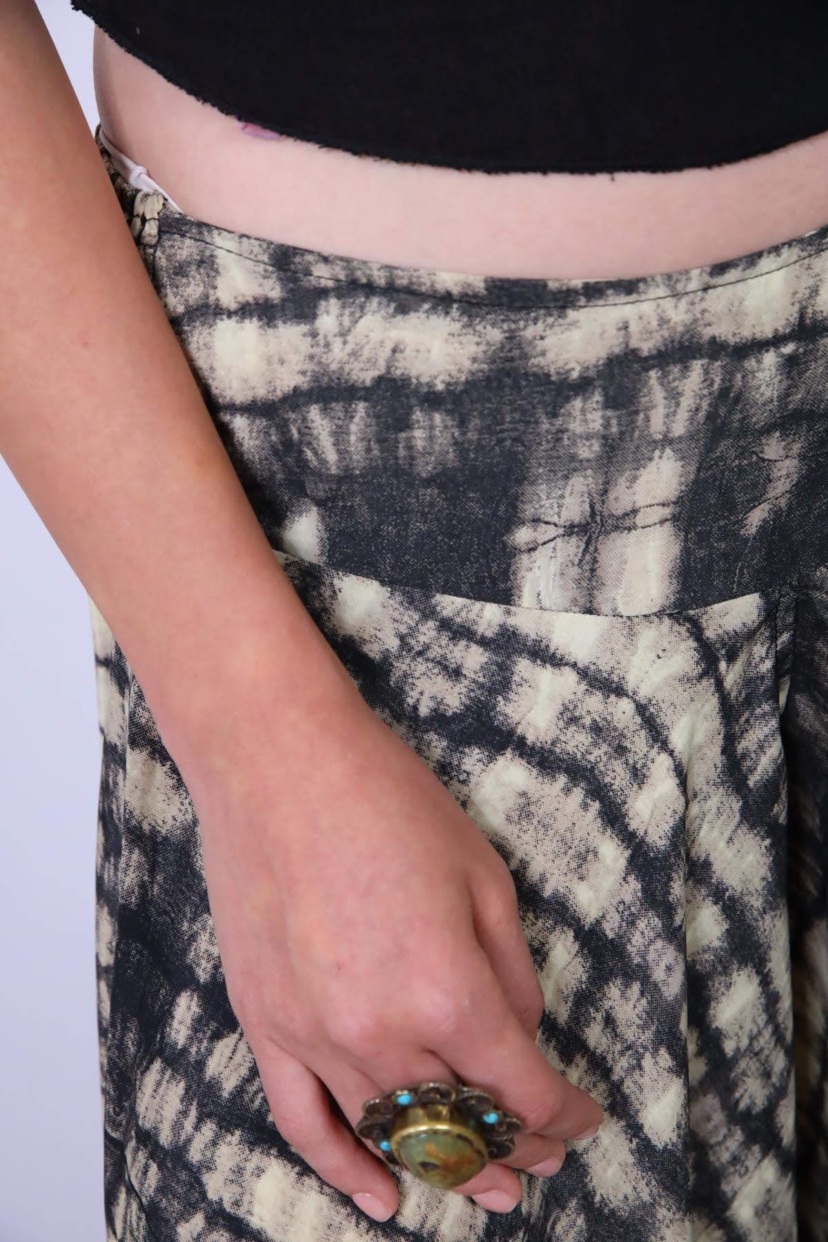 Siyah Desenli İpek Pantolon Etek - Şaman Butik Siyah Desenli İpek Pantolon Etek