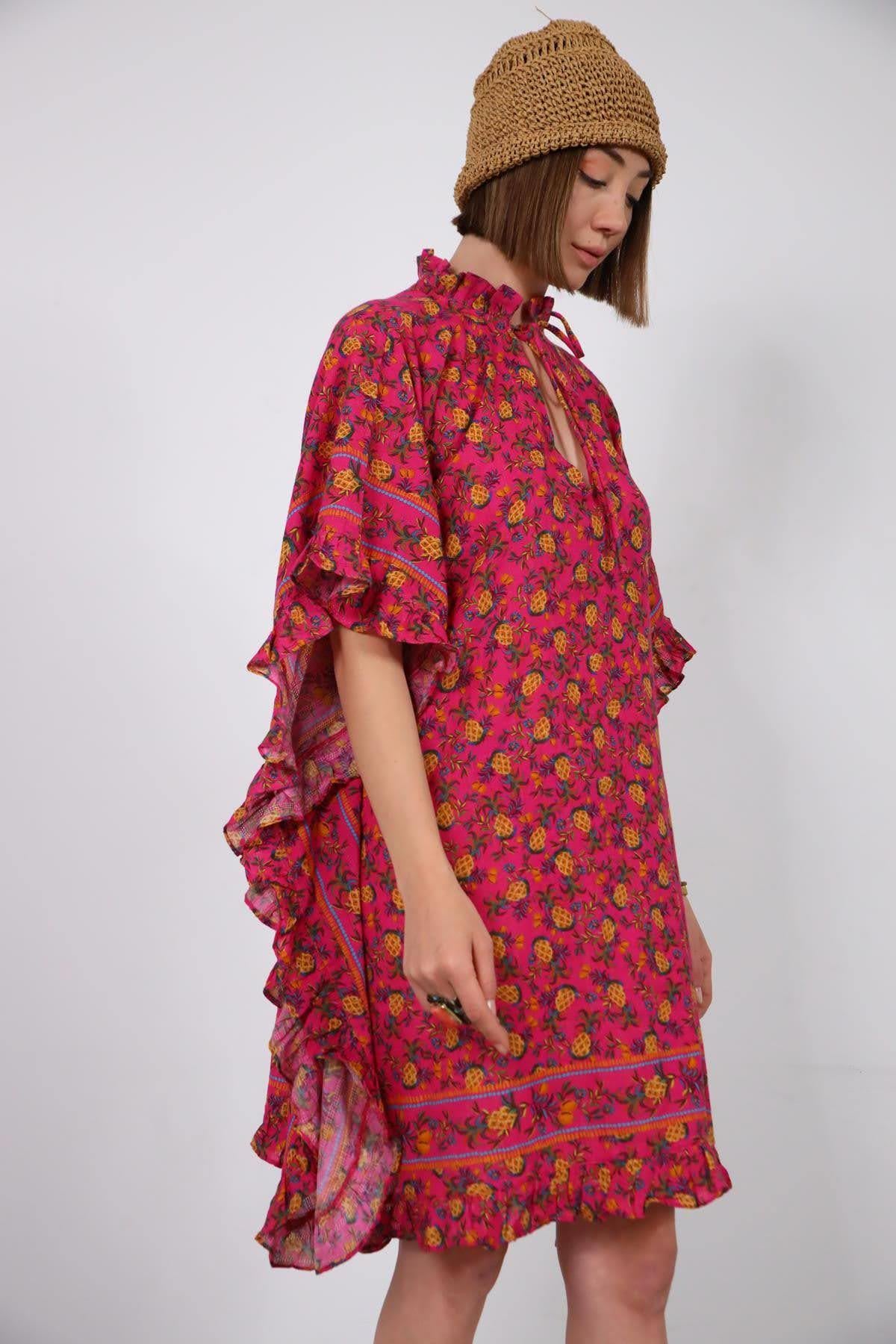 Fuşya Ananas Desenli V Yaka Volanlı Elbise - Şaman Butik Fuşya Ananas Desenli V Yaka Volanlı Elbise