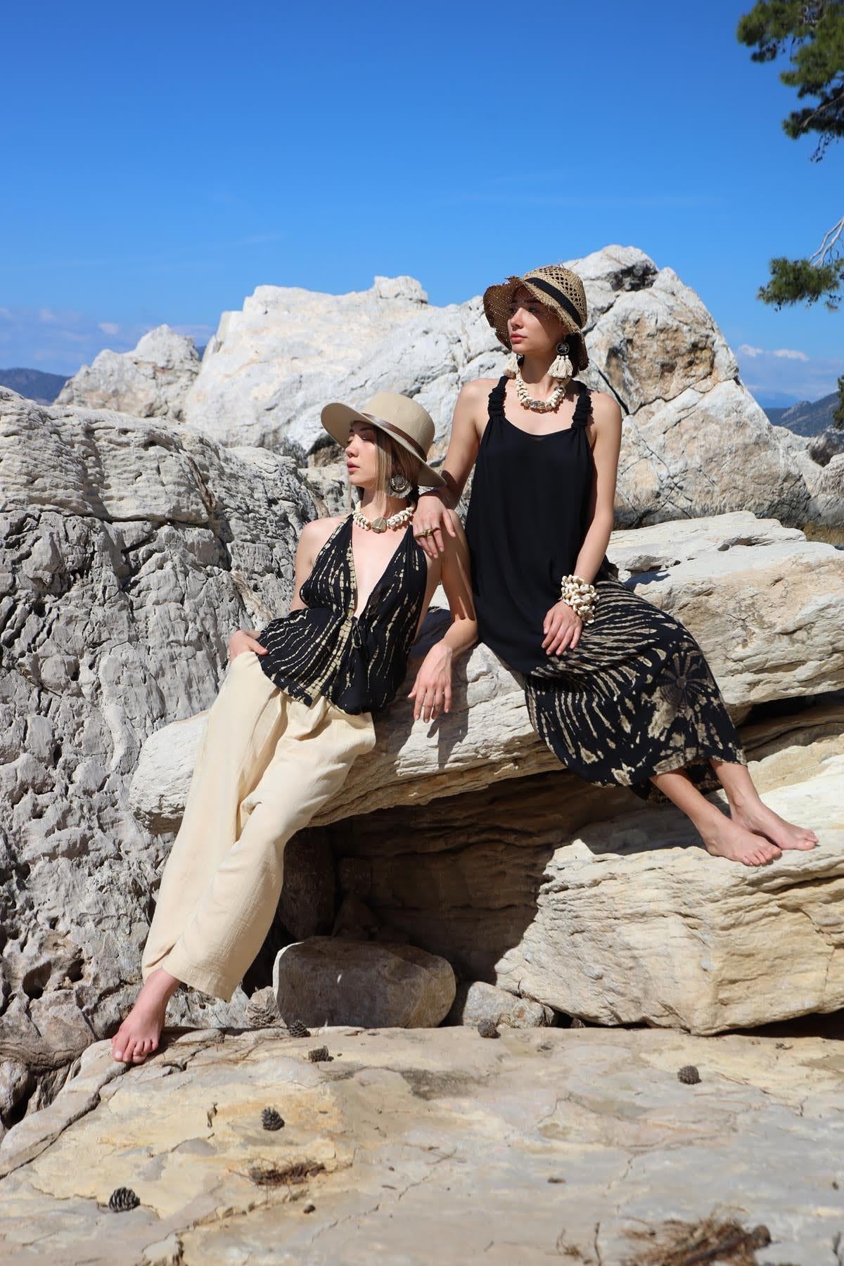 Siyah Batik Desenli Önden Bağlamalı Crop Top - Şaman Butik Siyah Batik Desenli Önden Bağlamalı Crop Top