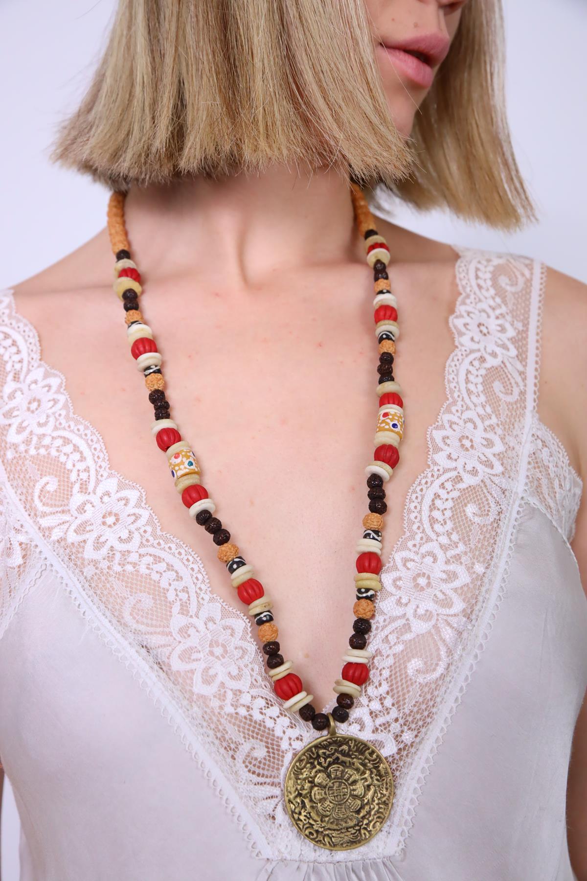  Madalyon Detaylı Mala Kolye