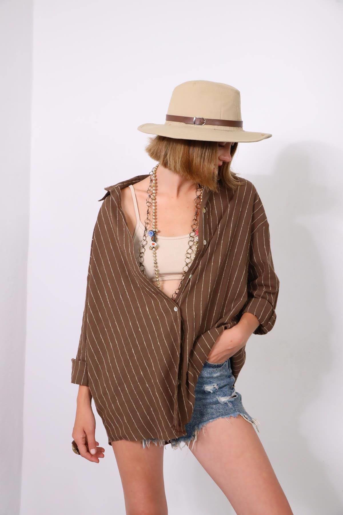  Kahverengi Kolları Apoletli Çizgili Keten Gömlek