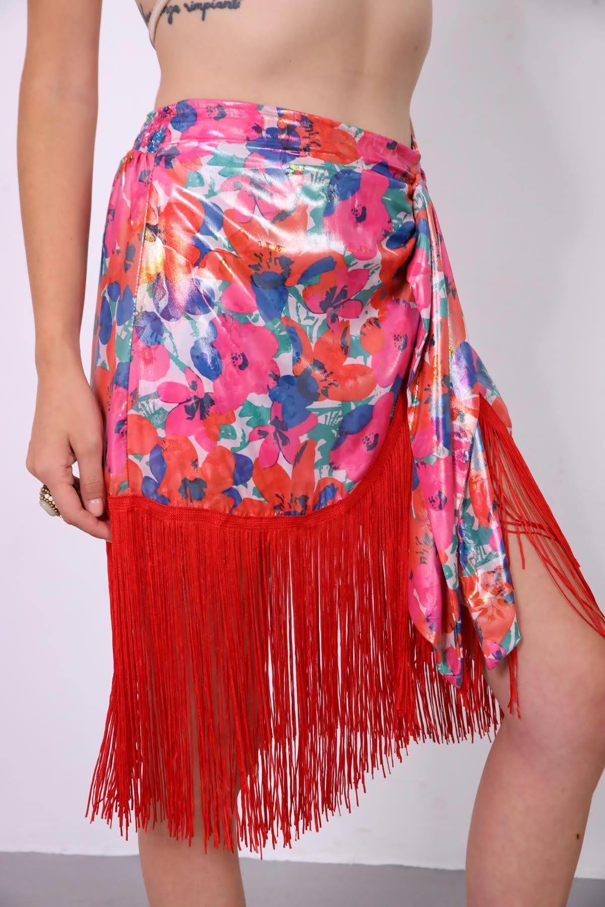  Kırmızı Püsküllü Kemer Detaylı İpek Etek