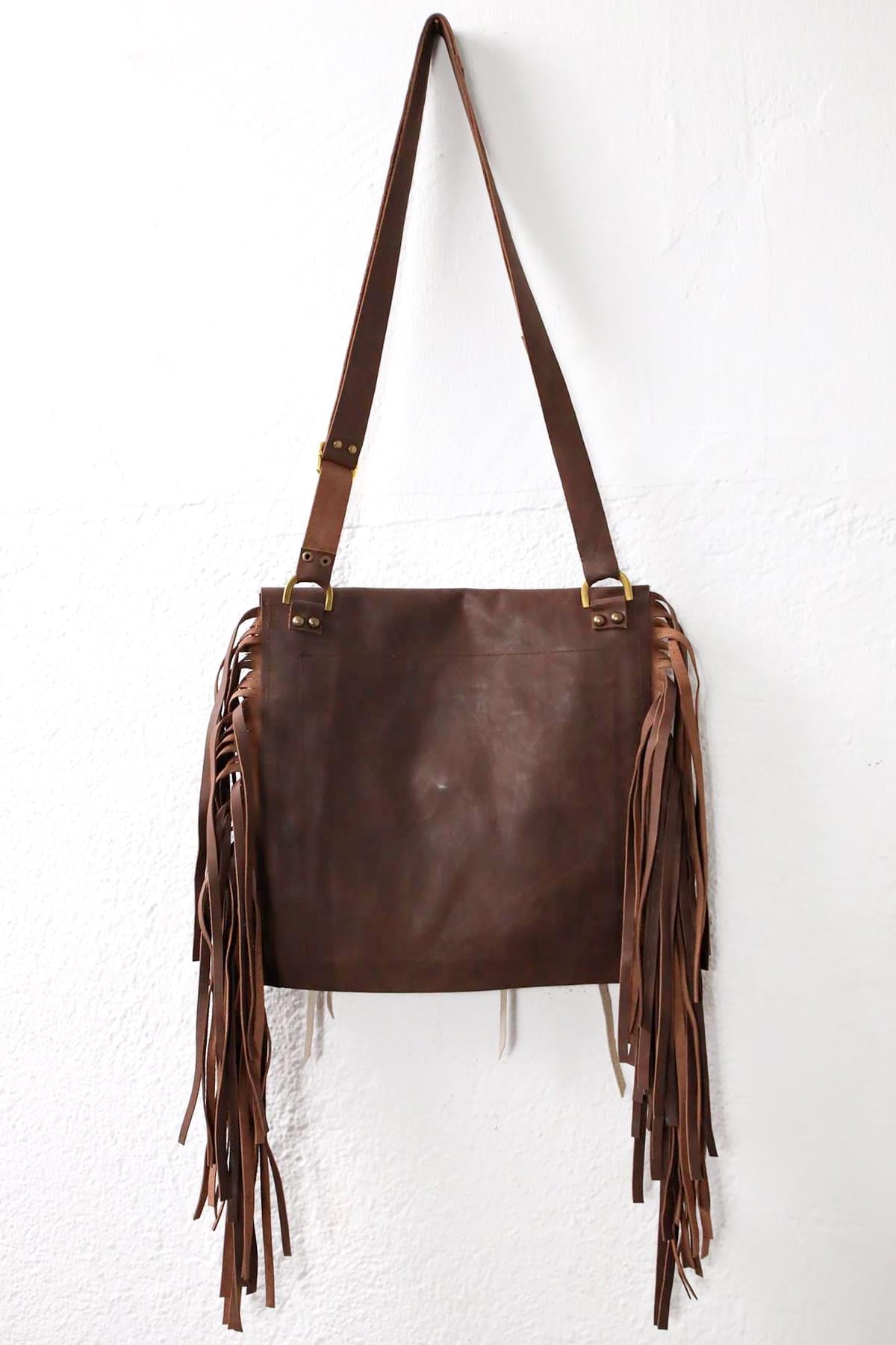  Kahverengi Püsküllü Zımbalı Deri Çanta