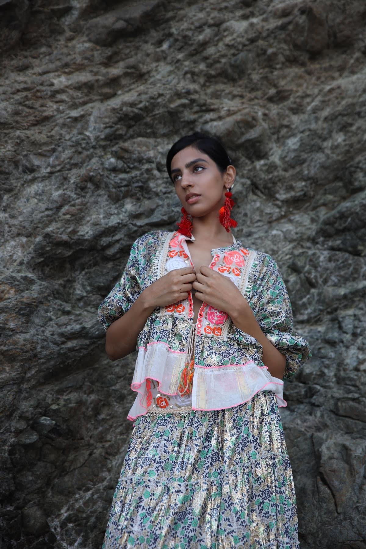  Renkli Otantik Desenli Altın Varaklı Ceket ve Etek Takım