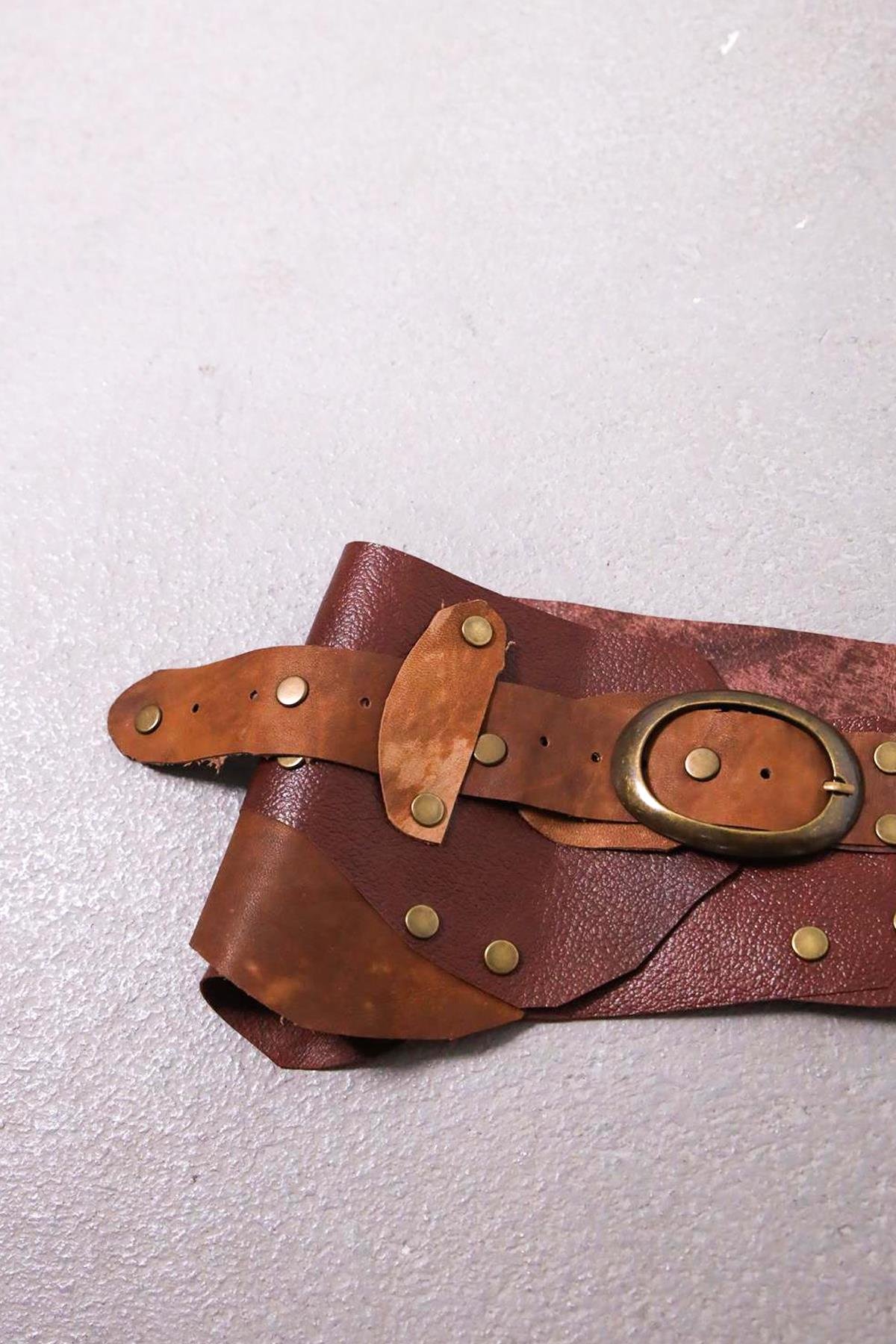  Renkli Zımbalı Parçalı Deri Kemer