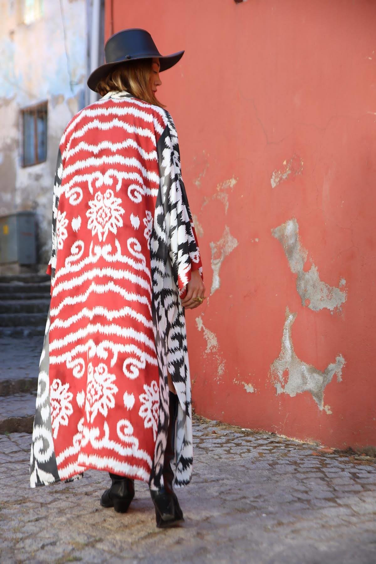  Siyah İkat Desenli Kuşaklı Kimono