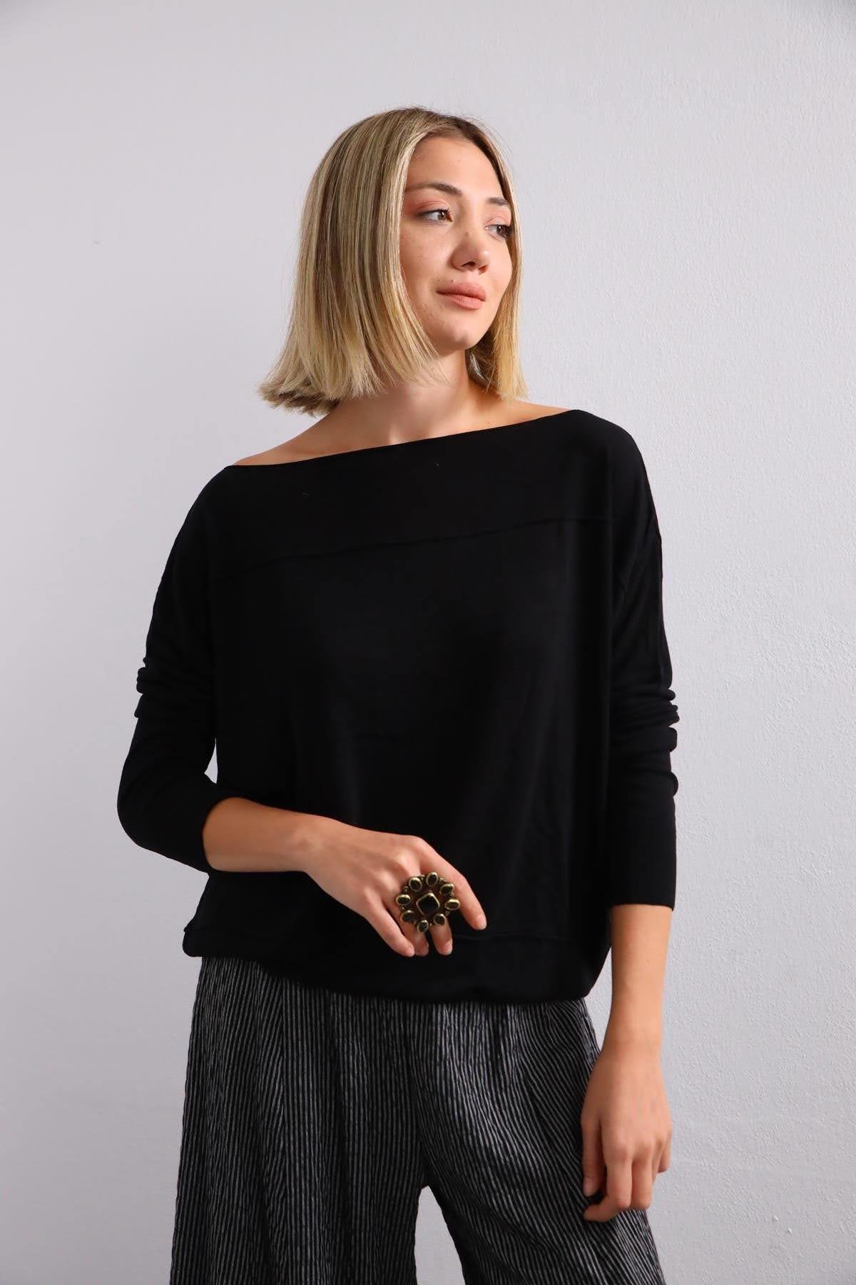 Siyah Dikiş Detaylı Kayık Yaka Merserize - Şaman Butik - Bohem Giyim ve Aksesuar | Kadın & Erkek Siyah Dikiş Detaylı Kayık Yaka Merserize