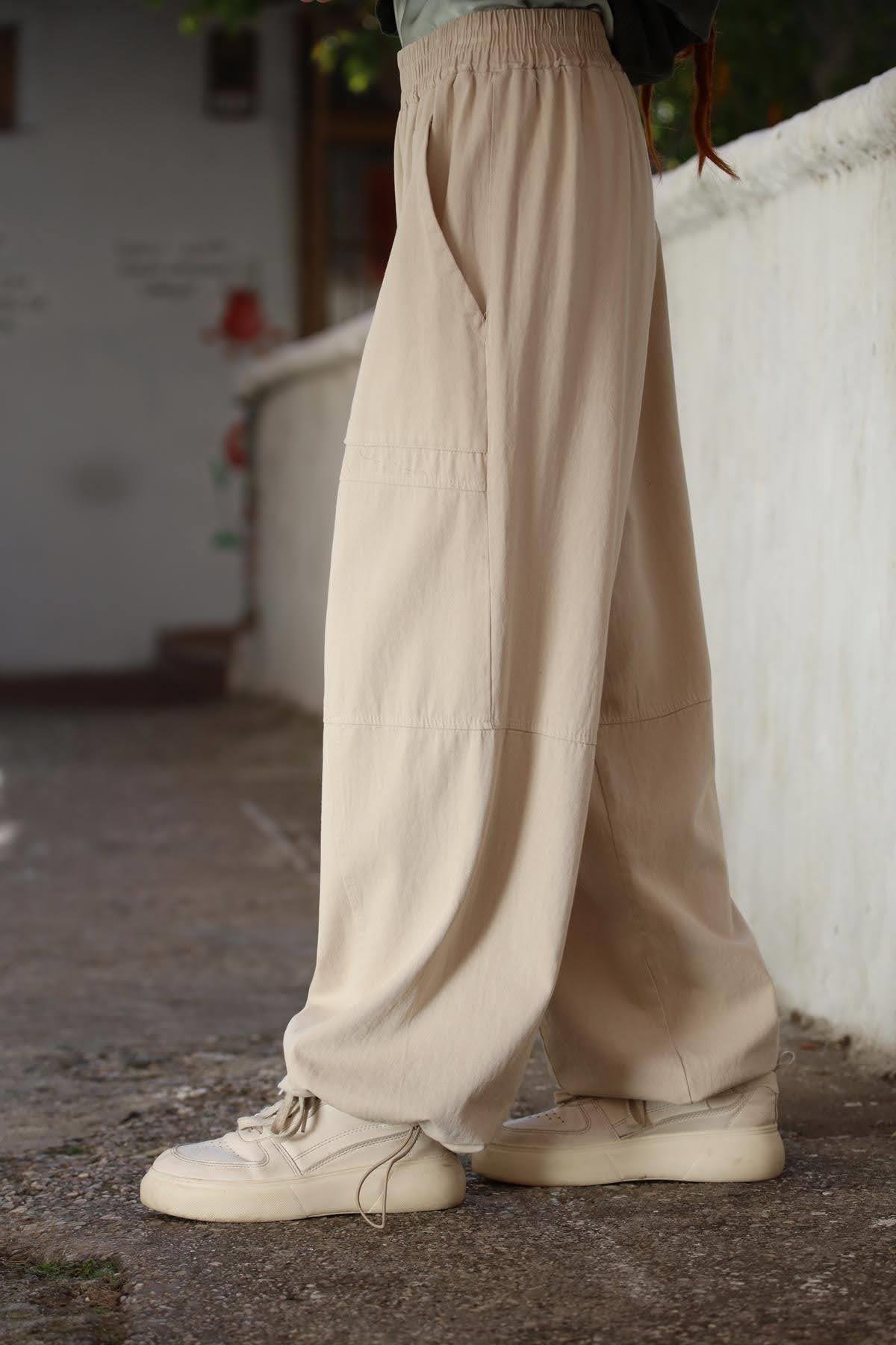 Bej Paçası Büzgülü Dikiş Detaylı Pantolon